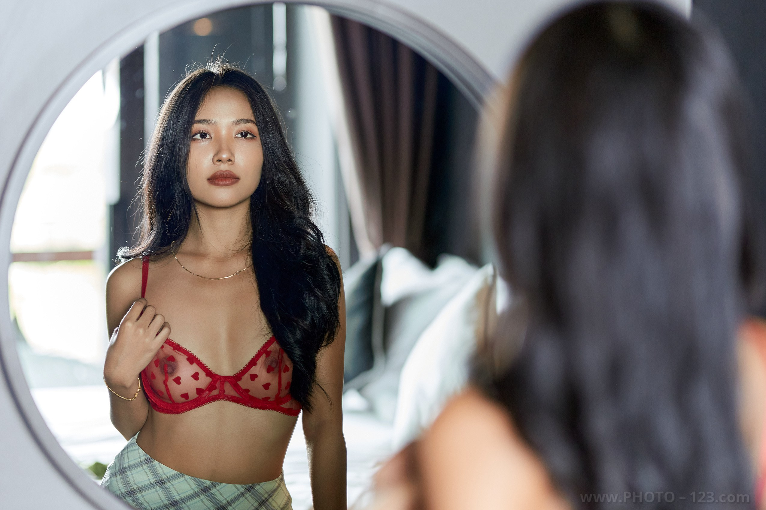 Mimee (18+). Photographer, Retoucher & Graphic Designer @photo123pro