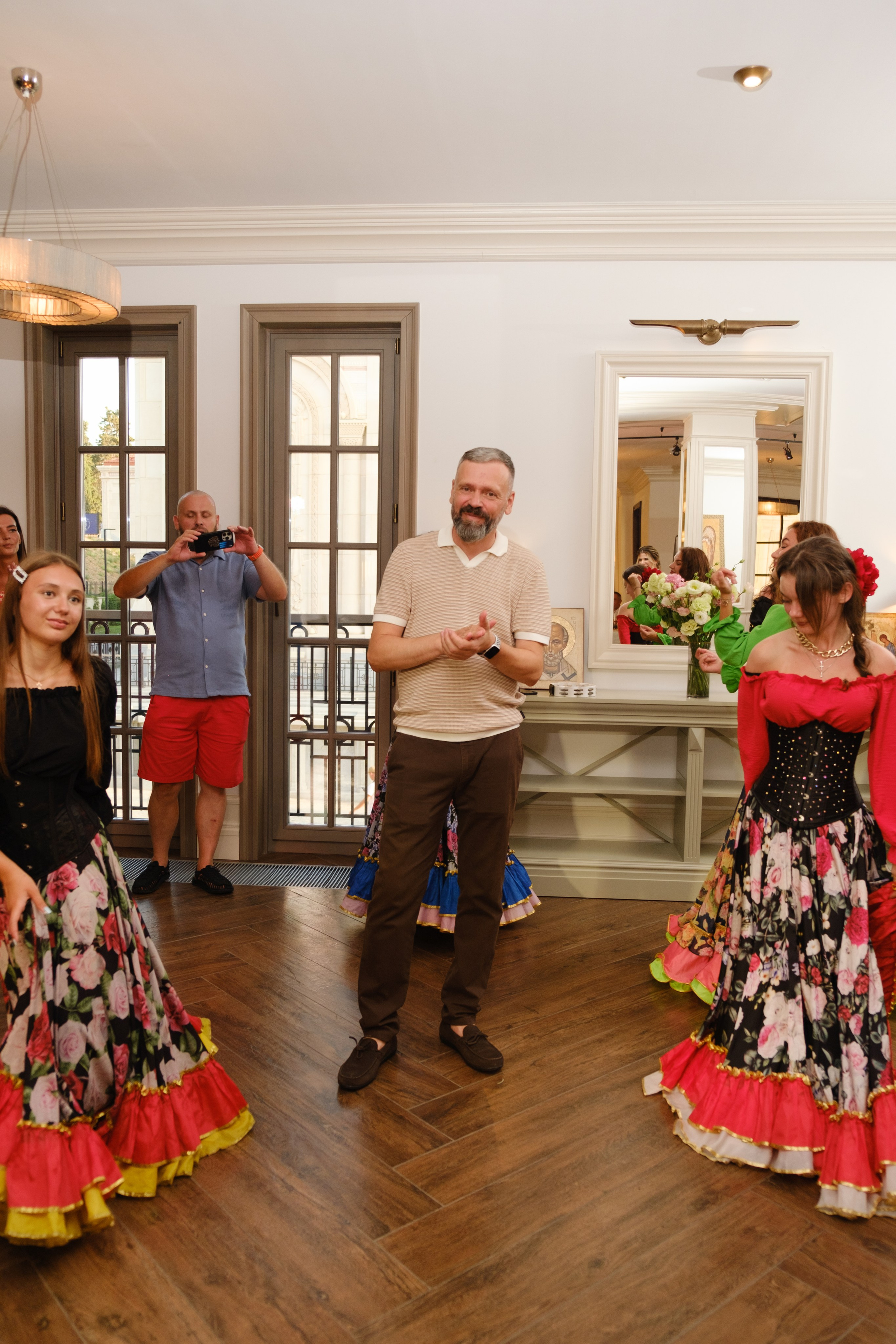 Фотограф на юбилей в Крыму | Съемка дня рождения | Илья Желдак. Профессиональная фотосъемка в Крыму. Натуральные эмоции и живые кадры. Забронируйте дату прямо сейчас!