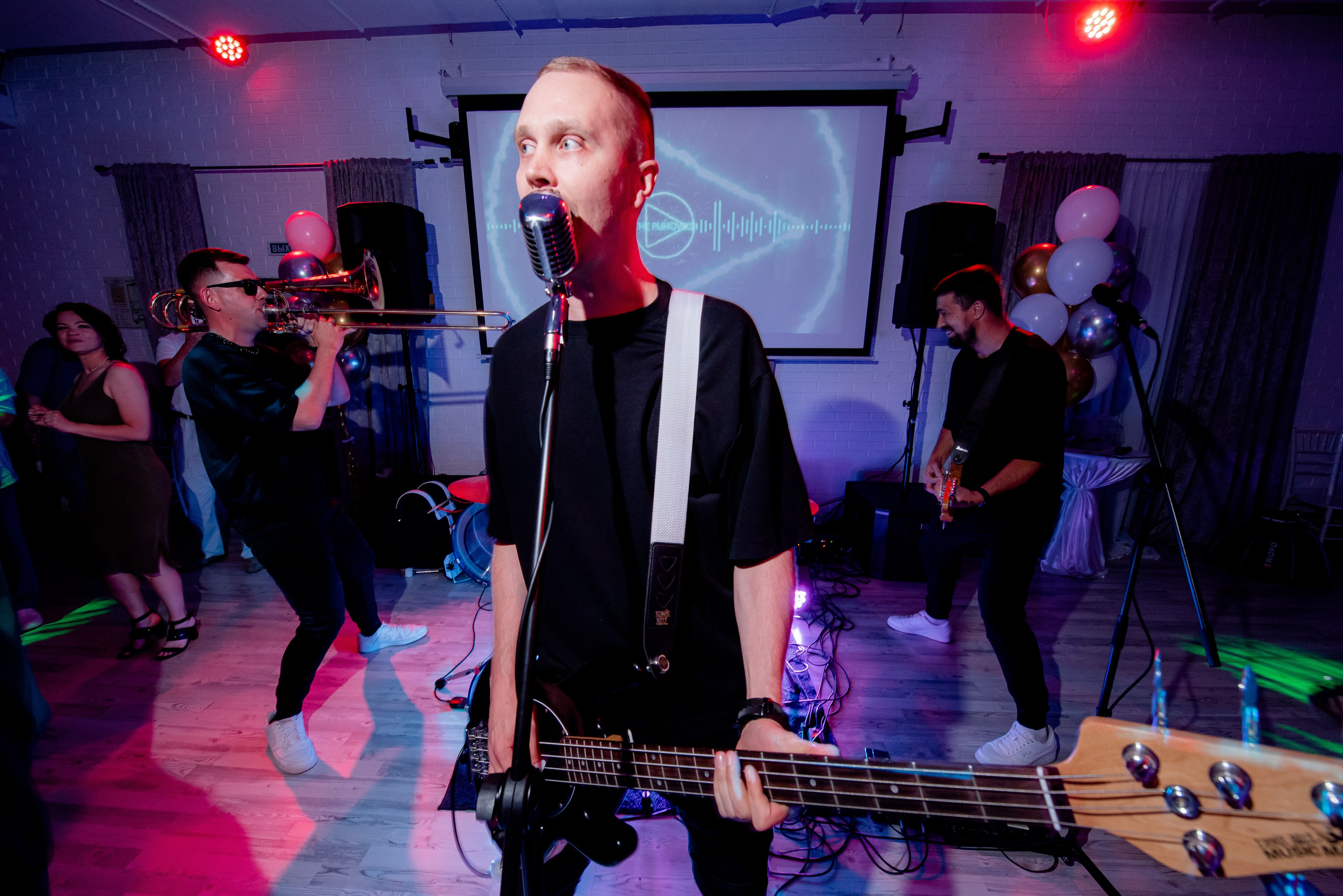 30 Школа. Вручение и Банкет. ДК Юбилейный и Банхоф. Фотограф в Волгограде и Волжском Александр Горбань