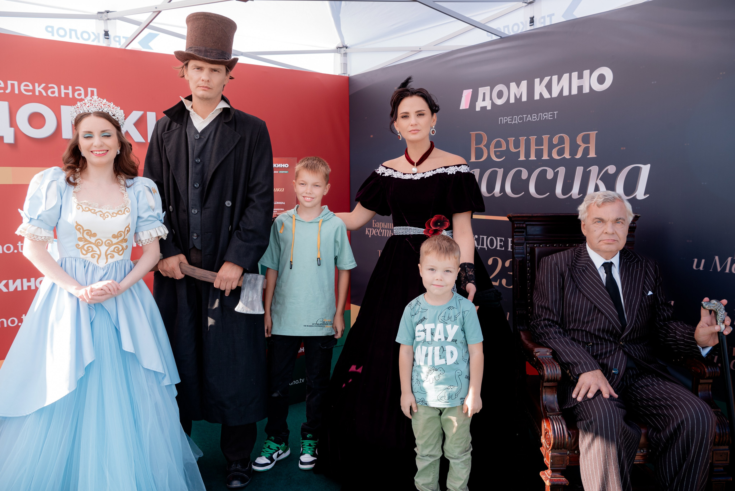 Портретные фото с артистами в палатке Триколор Дом Кинов на день города Волгоград. Фотограф в Волгограде и Волжском Александр Горбань