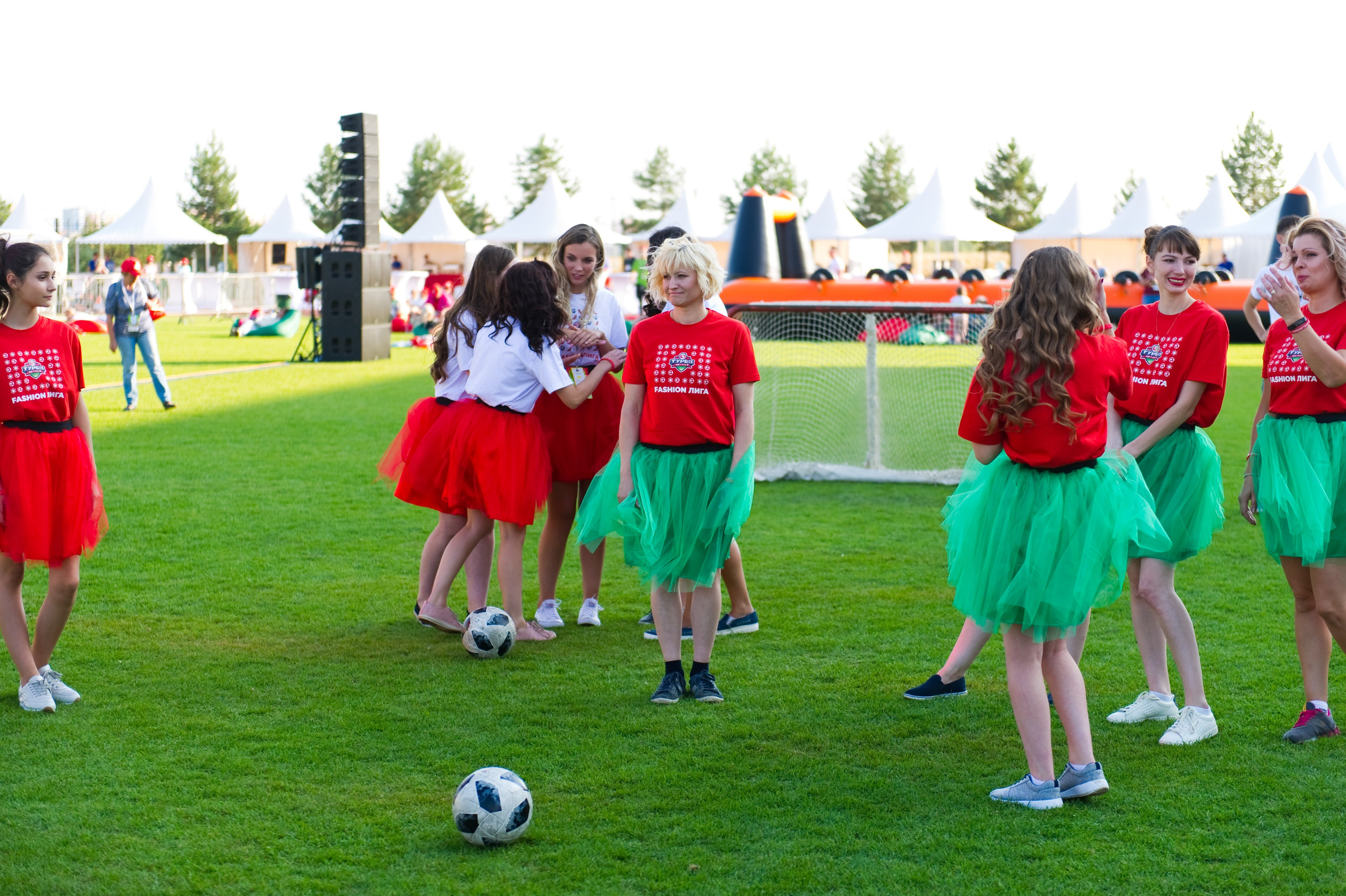 Турбофутбол (корпоративное соревнование «Пятерочки»). Репортажный фотограф и видеограф Слава Думчев. Тимбилдинги, отчетники, корпоративы