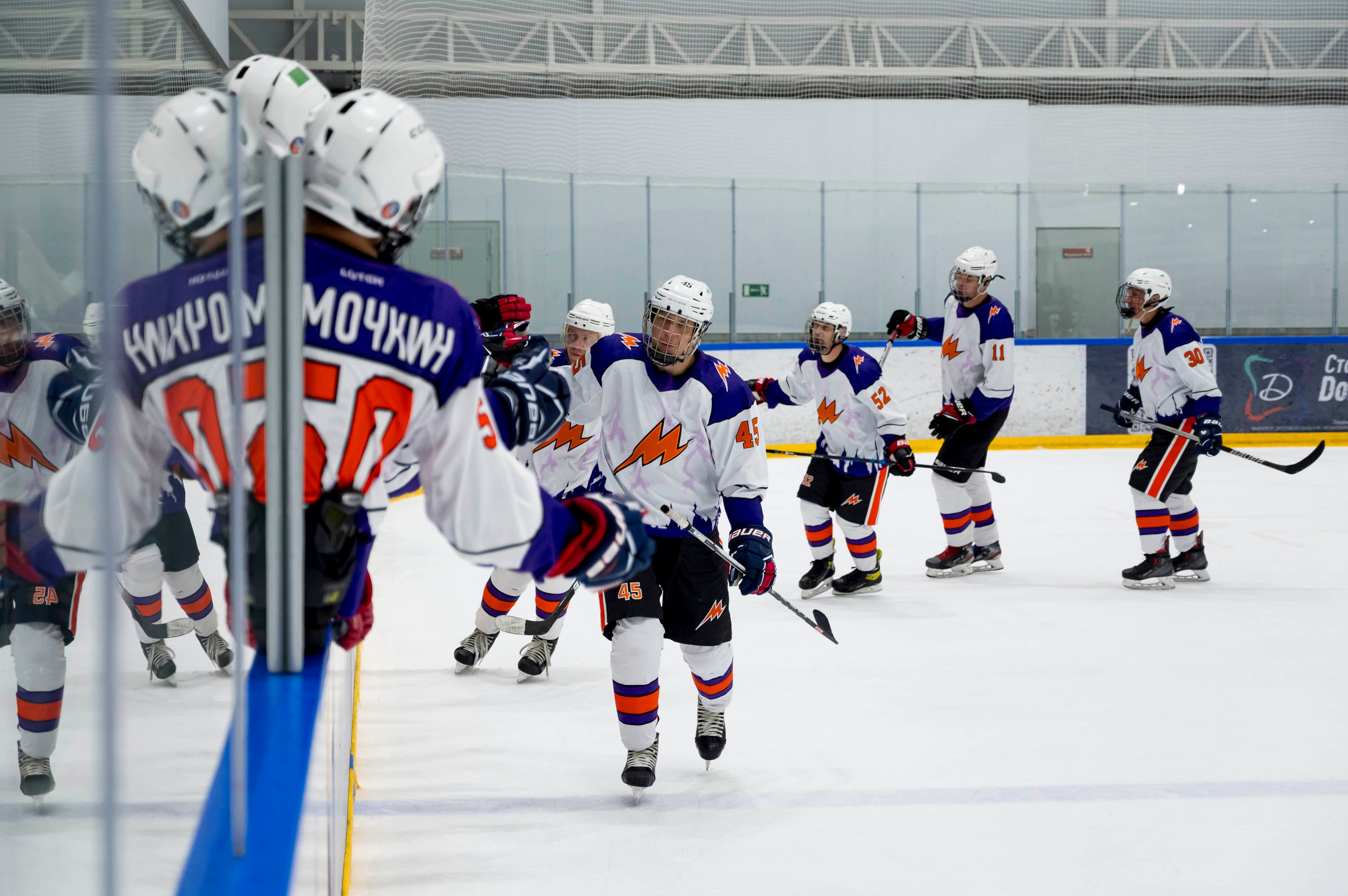 Хоккейный матч корпоративной команды Зарубежнефть. Репортажный фотограф и видеограф Слава Думчев. Тимбилдинги, отчетники, корпоративы