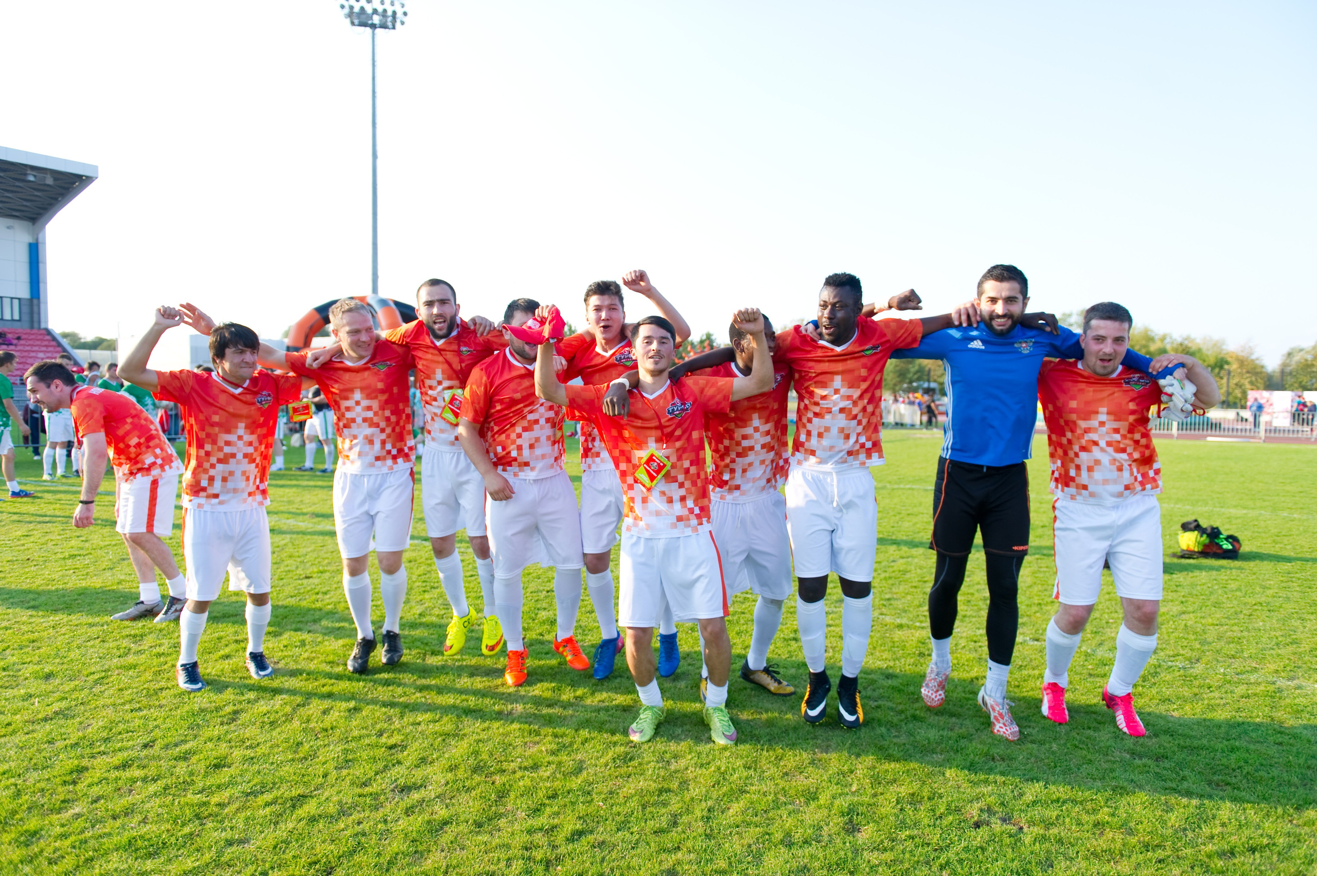 Турбофутбол (корпоративное соревнование «Пятерочки»). Репортажный фотограф и видеограф Слава Думчев. Тимбилдинги, отчетники, корпоративы