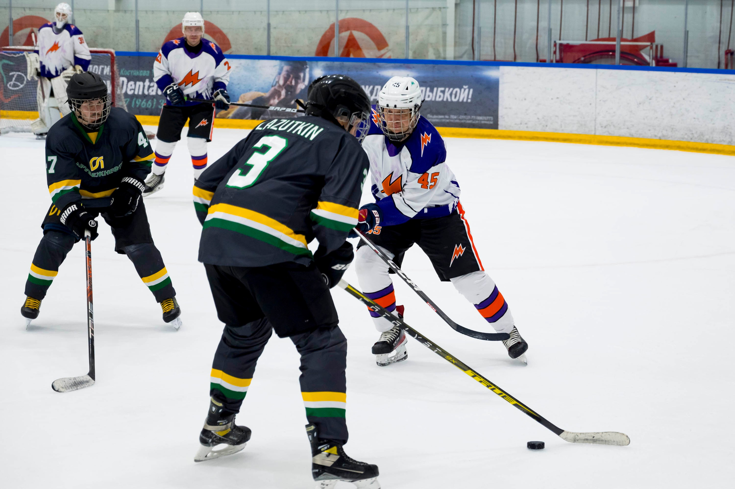 Хоккейный матч корпоративной команды Зарубежнефть. Репортажный фотограф и видеограф Слава Думчев. Тимбилдинги, отчетники, корпоративы