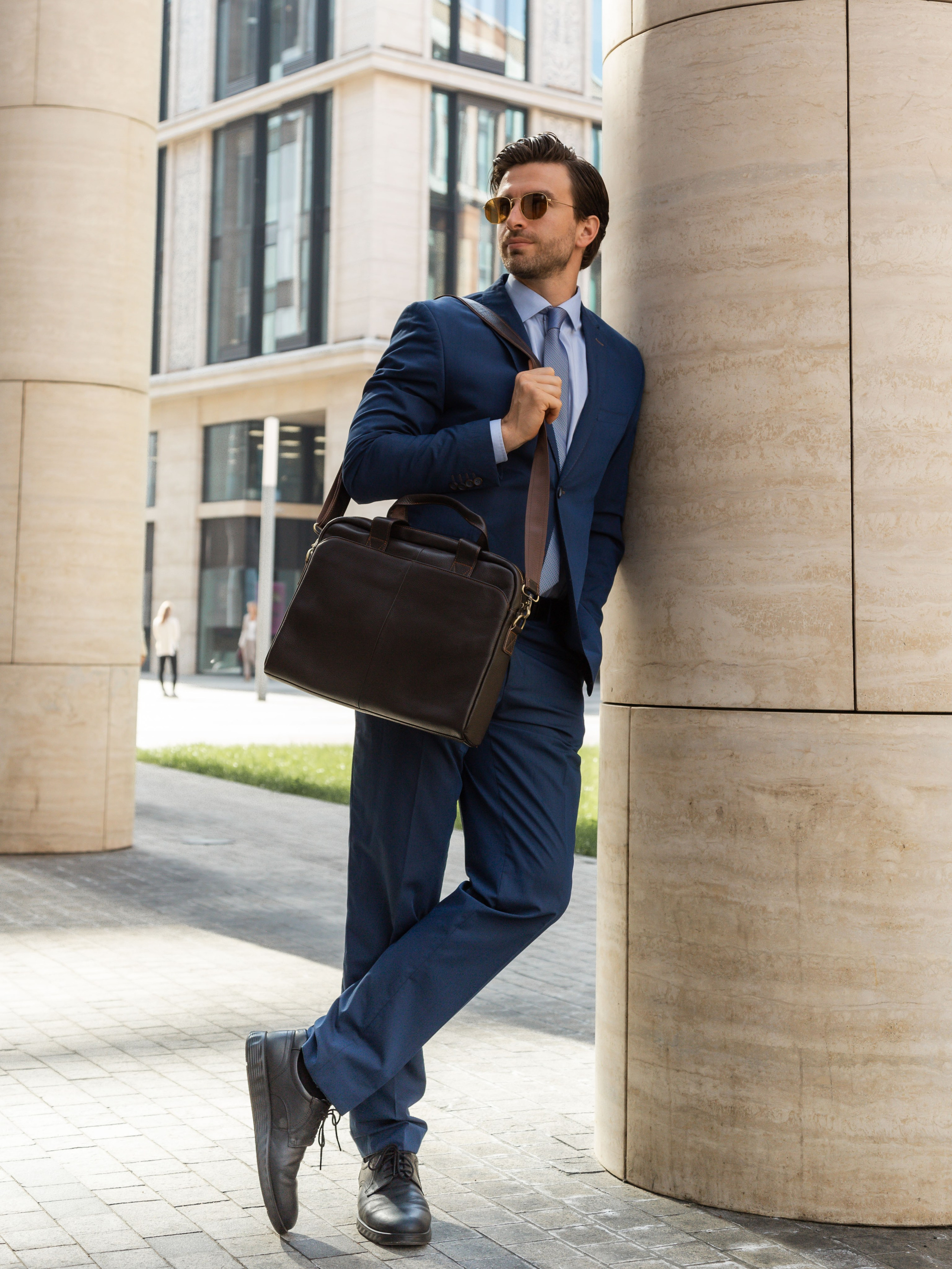 Коммерческая фотосессия мужских сумок для маркетплейсов и социальных сетей. Fashion фотограф в Санкт-Петербурге Савинова Ирина