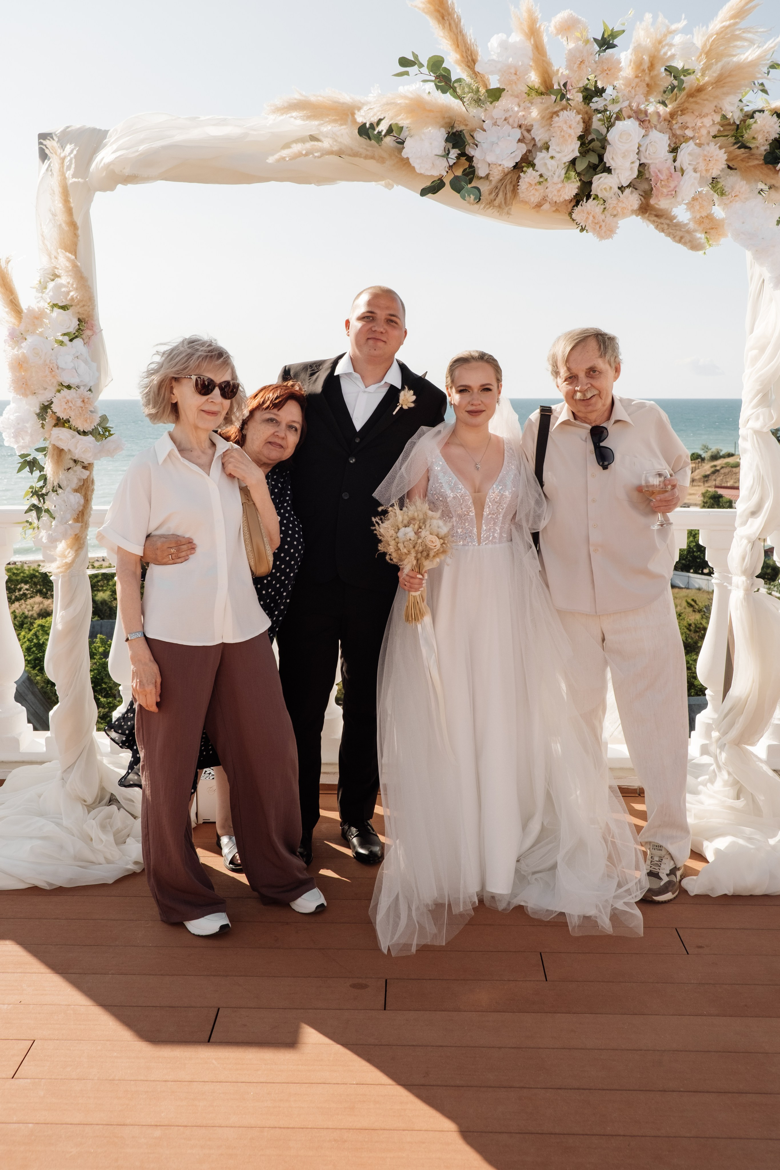 Свадебный ретопртаж. Профессиональная фотосъемка в Крыму. Натуральные эмоции и живые кадры. Забронируйте дату прямо сейчас!