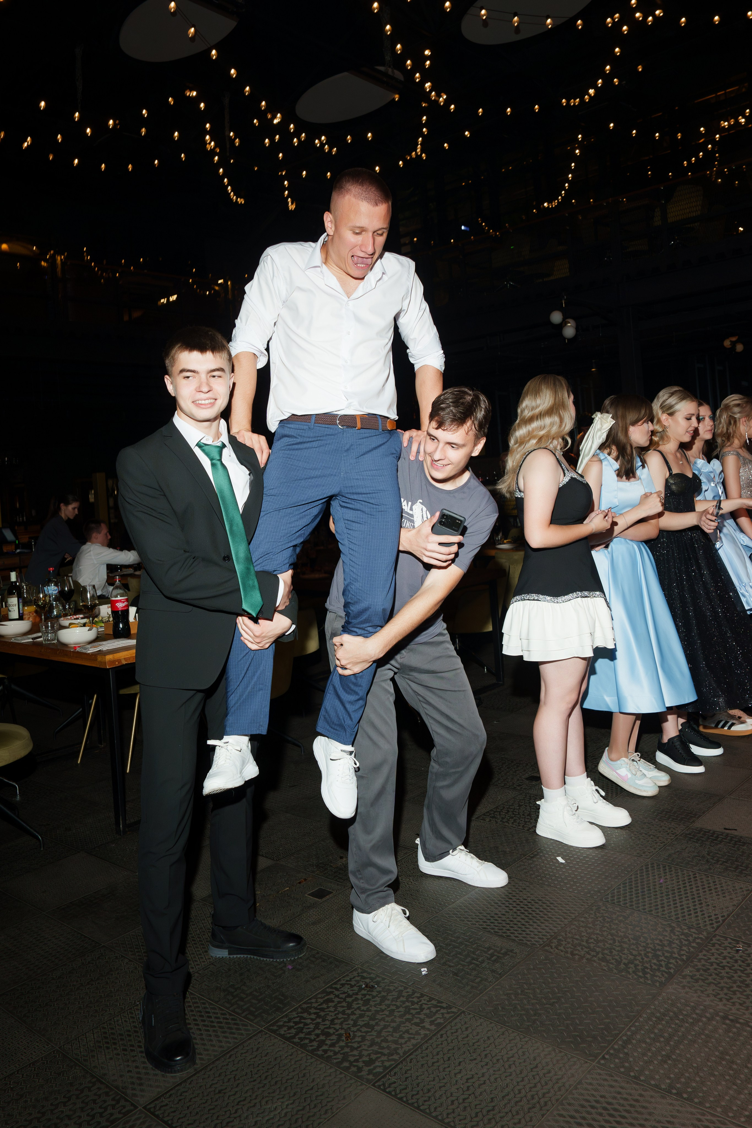 Выпускной лицея 27 (вечеринка). Свадебный и репортажный фотограф Элина Козырьянова