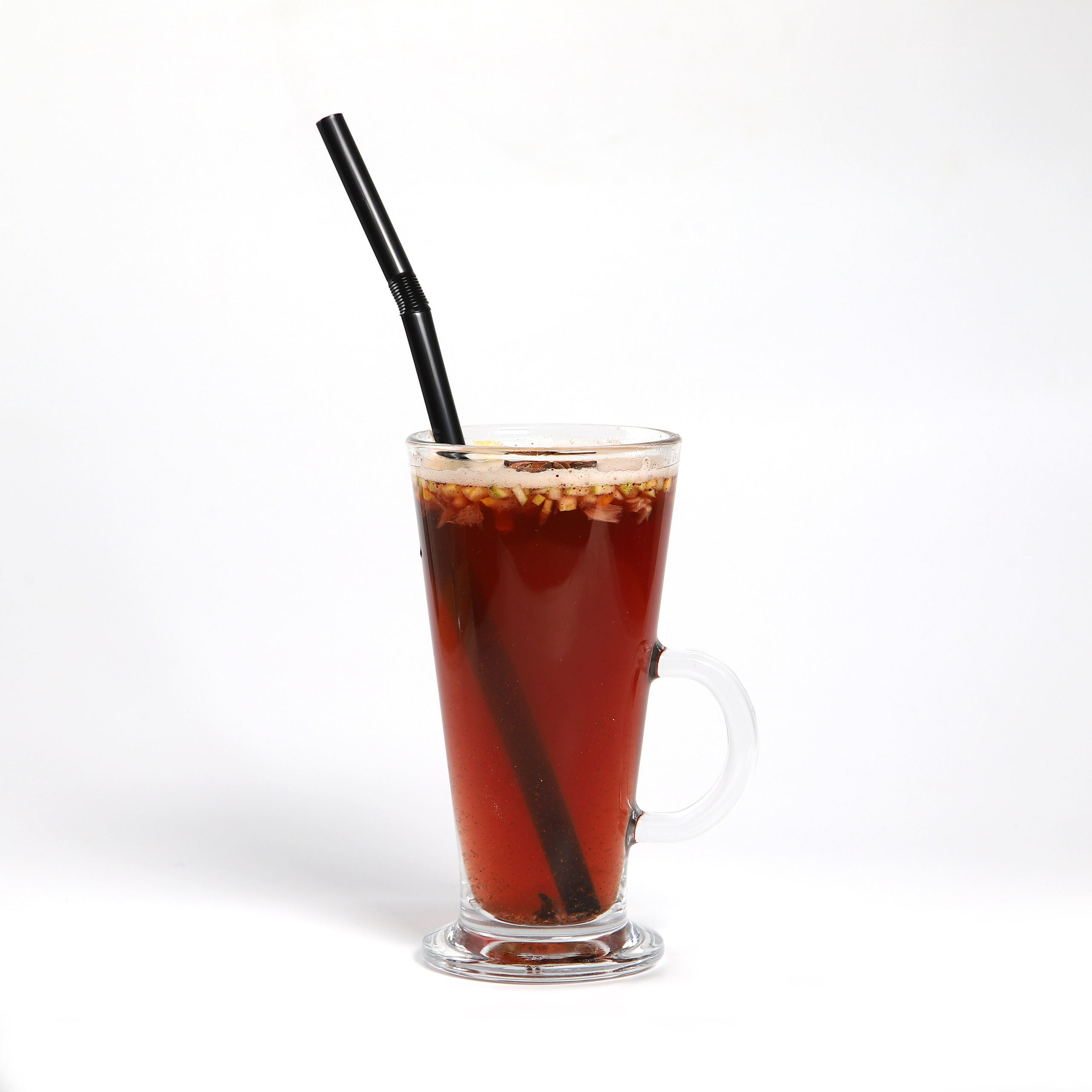 Фуд-фотография айс-кофе в бокале.