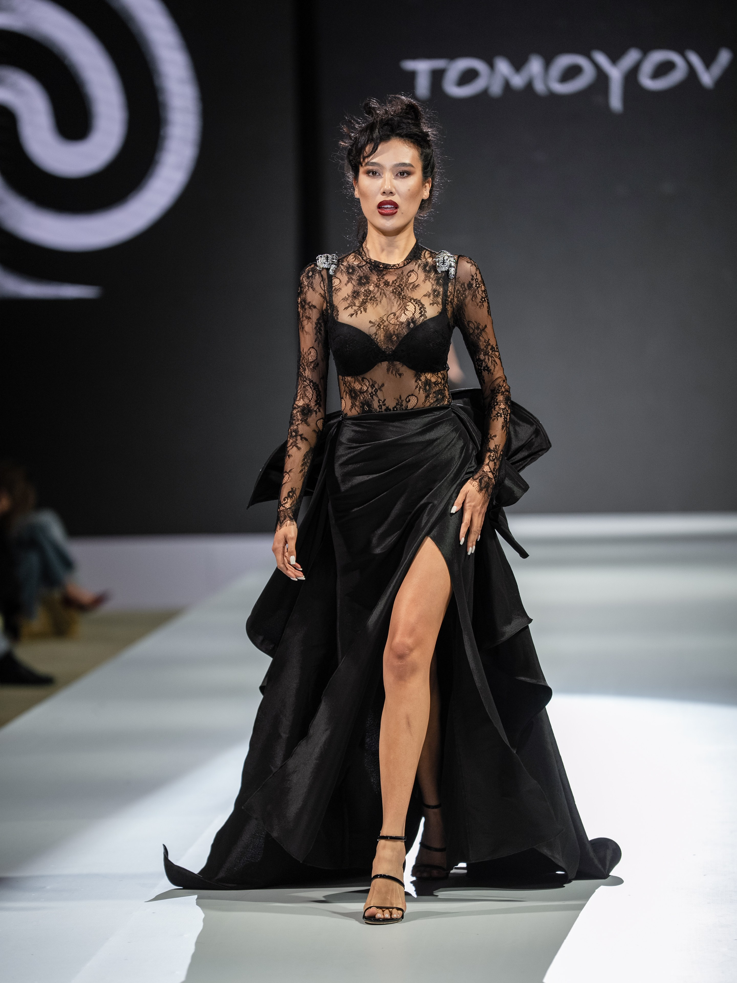 Eurasia Fashion Week Tomoyov. Сайт Алматинского НЮ АРТ, будуар и фэшн фотографа Дениса Карпенко