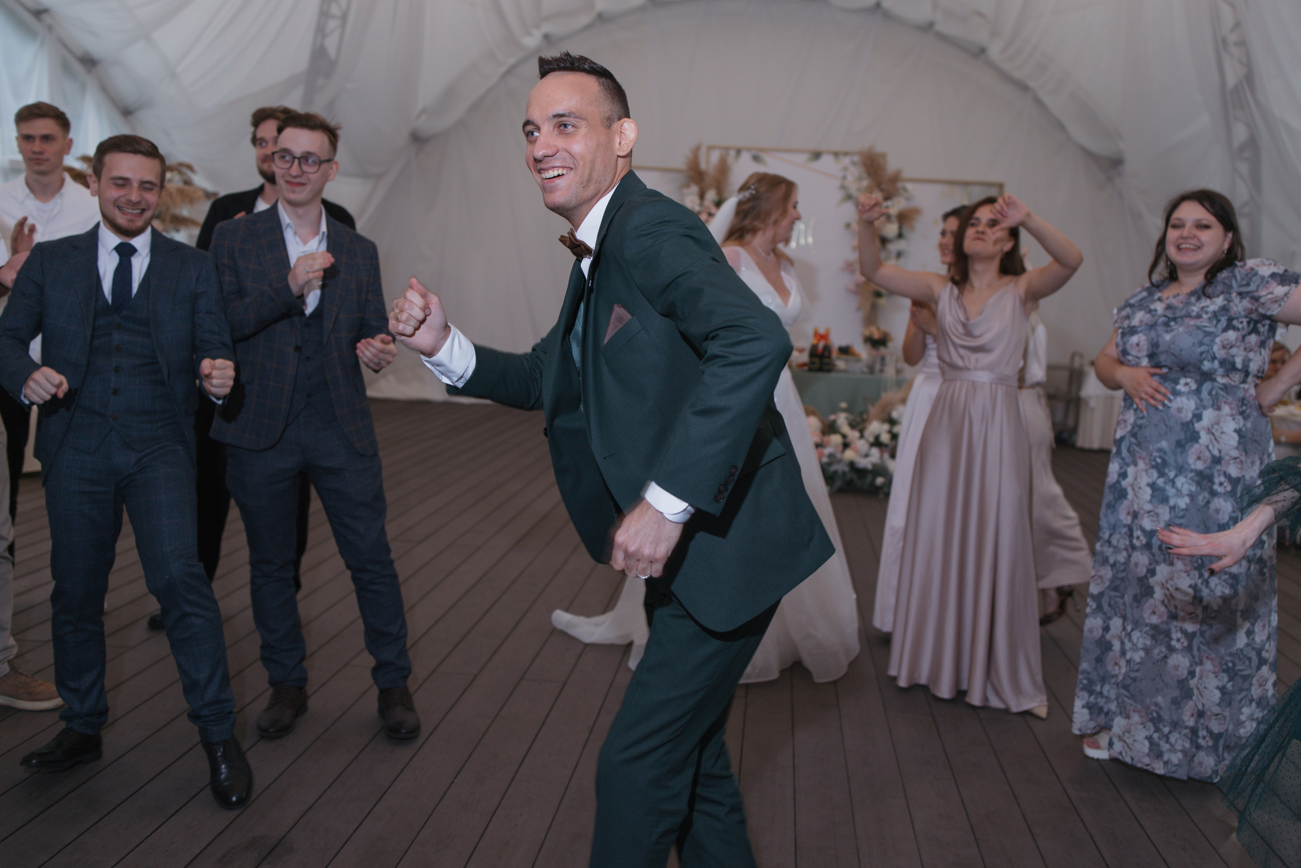 Летняя свадьба за городом. Свадебный фотограф в Москве Аля Загирова