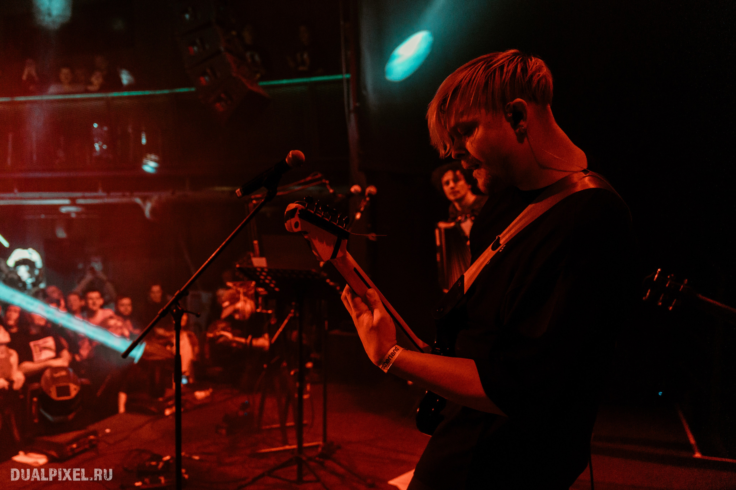 DenDerty концерт в Москве 30.03.2025. Магия музыки в кадре: Концертная Фотография