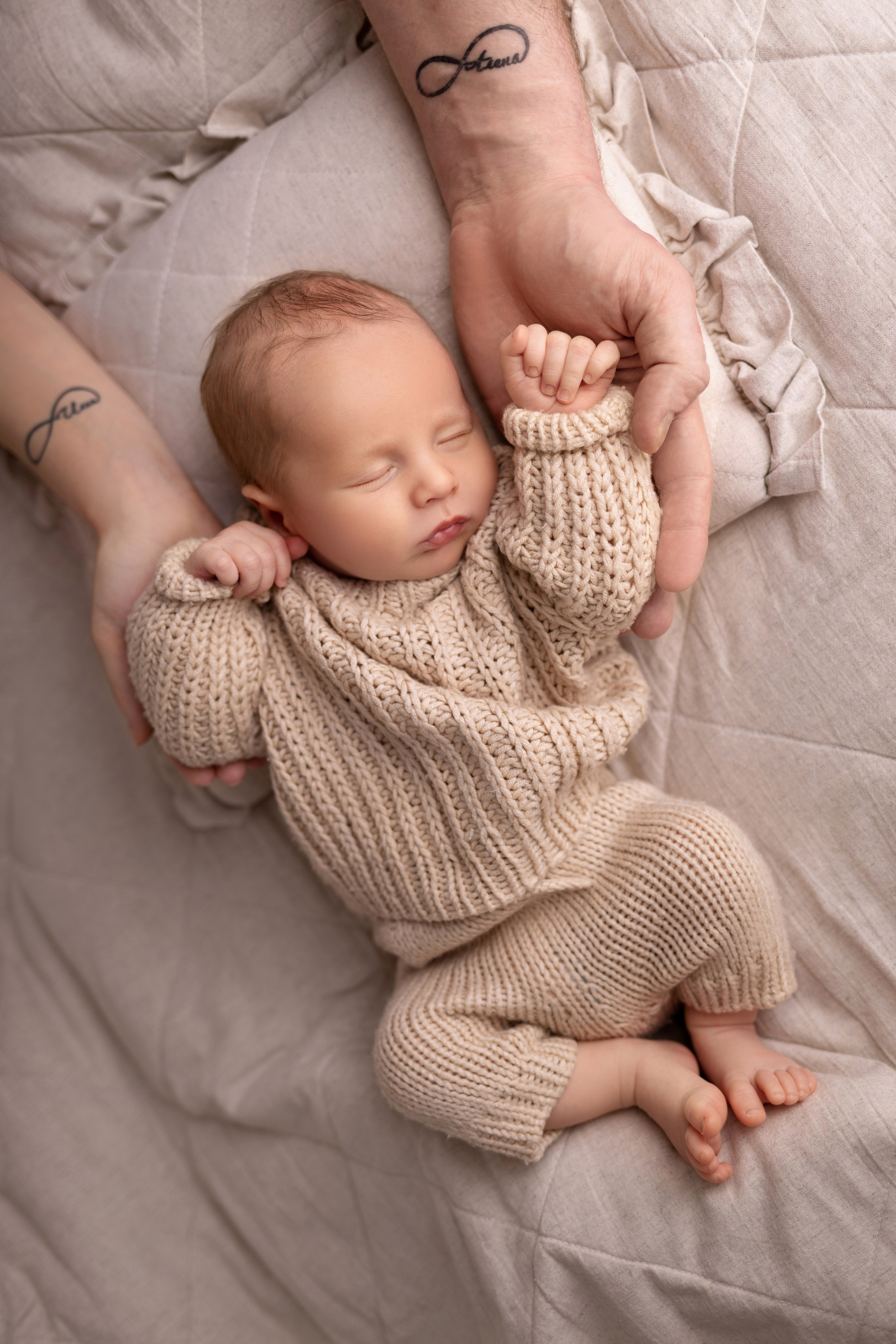 Newborn съемка в стиле Лайф. Фотограф новорожденных малышей в Омске и Омской области Эльвира Камаева