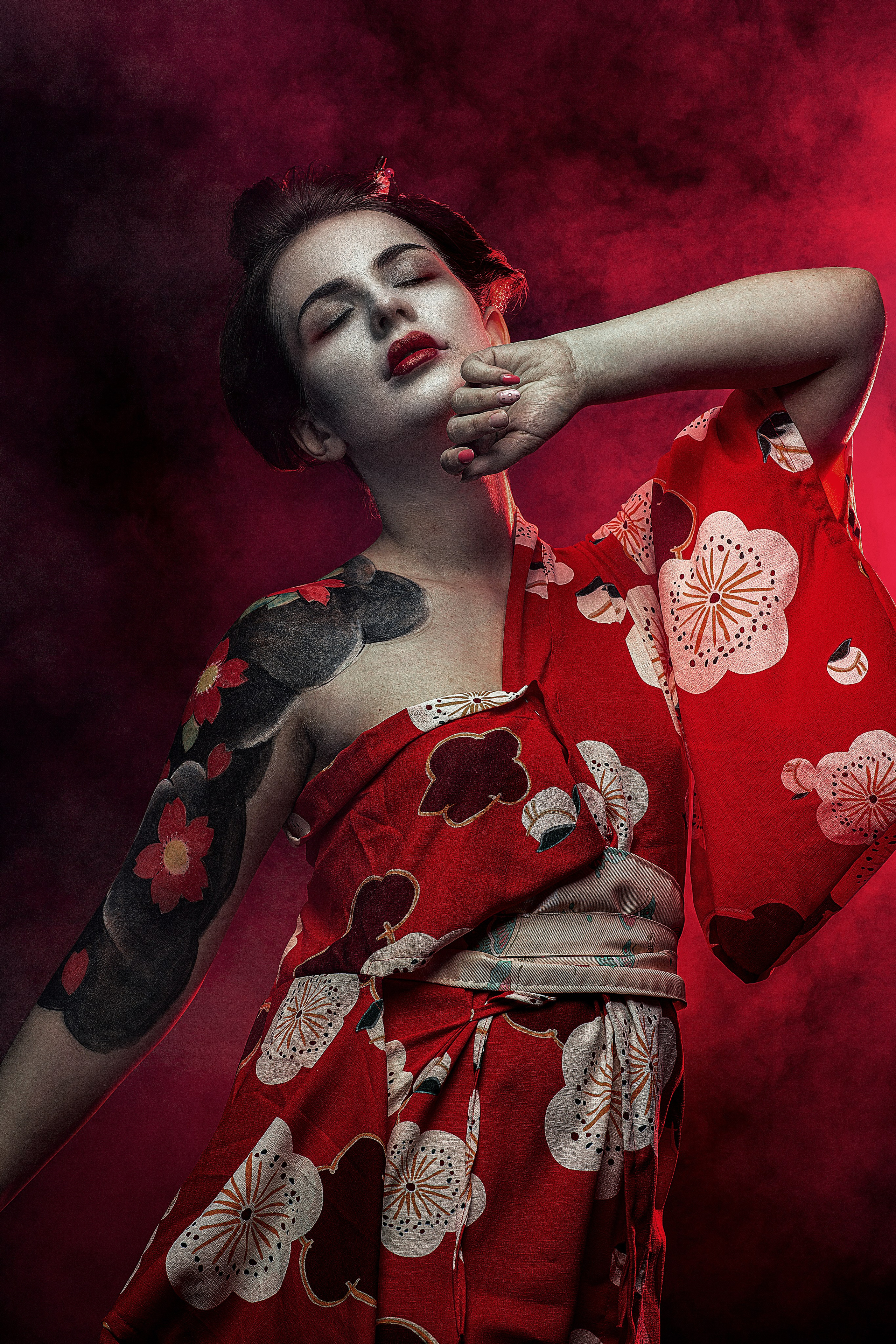 Продолжение японской традиции через призму театрального и кинематографического искусства.Я хочу донести до российского зрителя особенности японского менталитета и мировоззрения,художественной составляющей и древних традиций,переплетающихся с современными тенденциями.Я-всего лишь позволяю взглянуть за занавесу,стараюсь дать общее представление о загадочной стране-Японии.Невозможно полностью познать культуру и самобытность этой страны,не являясь японцем по происхождению,равно как невозможно доподлинно передать художественную составляющую и сущность театрального искусства Кабуки,не посвятив этому всю свою жизнь.Но мы не отчаиваемся и стараемся своими силами и,существующими под рукой средствами выразительности,передать некоторое представление о культуре великой и самобытной Японии.Весь образ собирался вручную,по частям.В работе было задействовано много талантливых рук и светлых умов.