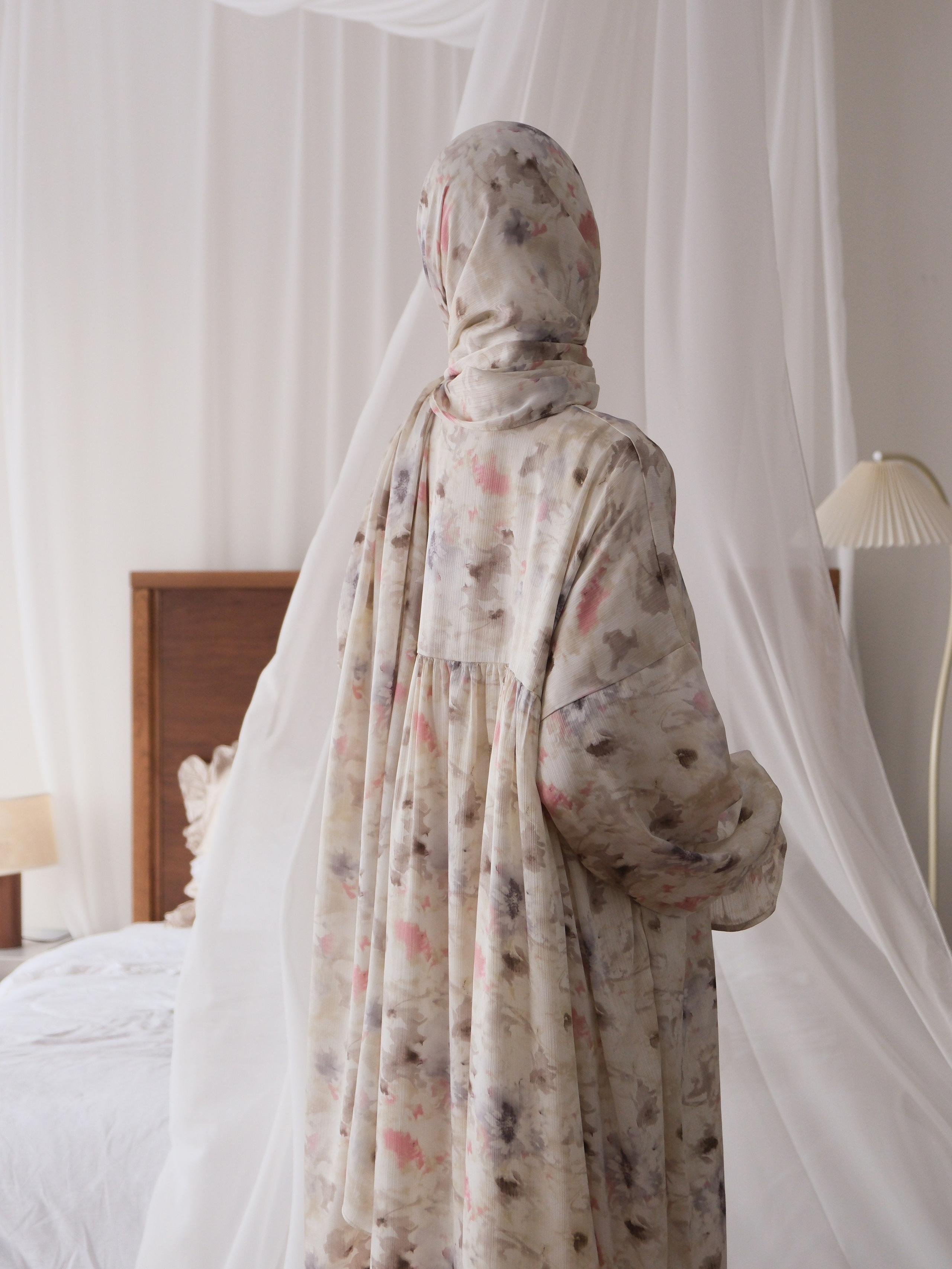 Shinee abayas. VonContent