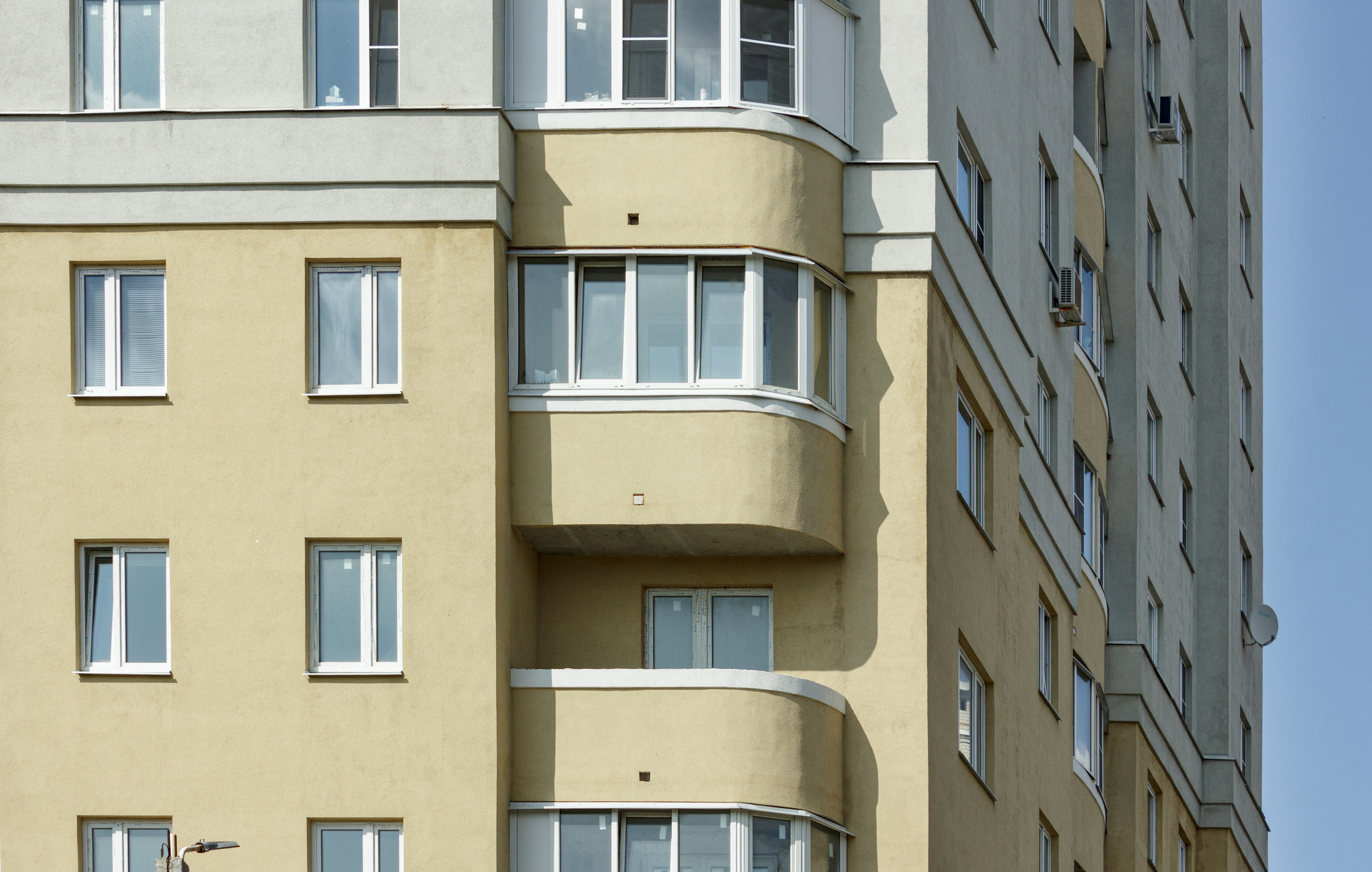 элементы фасадов и внешнего декора на жилом доме в веризино город владимир владимрская область