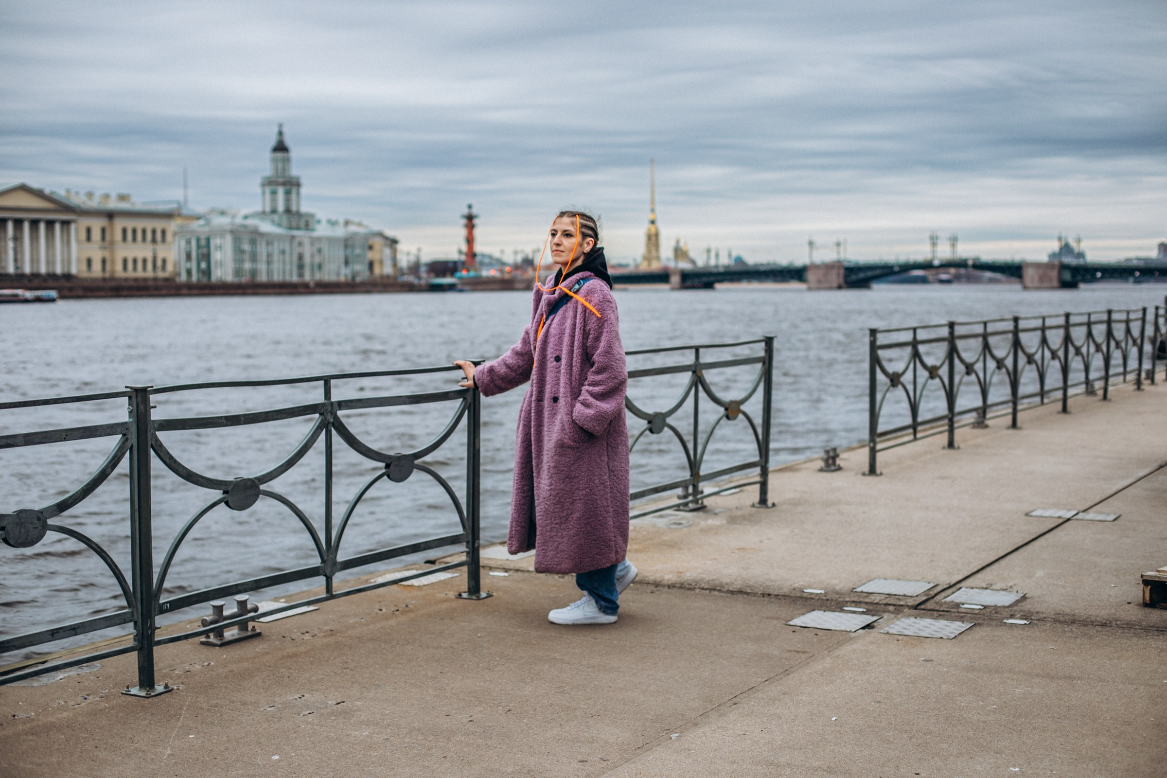 Лиза в апреле. Фотопрогулка в Петербурге. Индивидуальный и семейный фотограф в Санкт-Петербурге