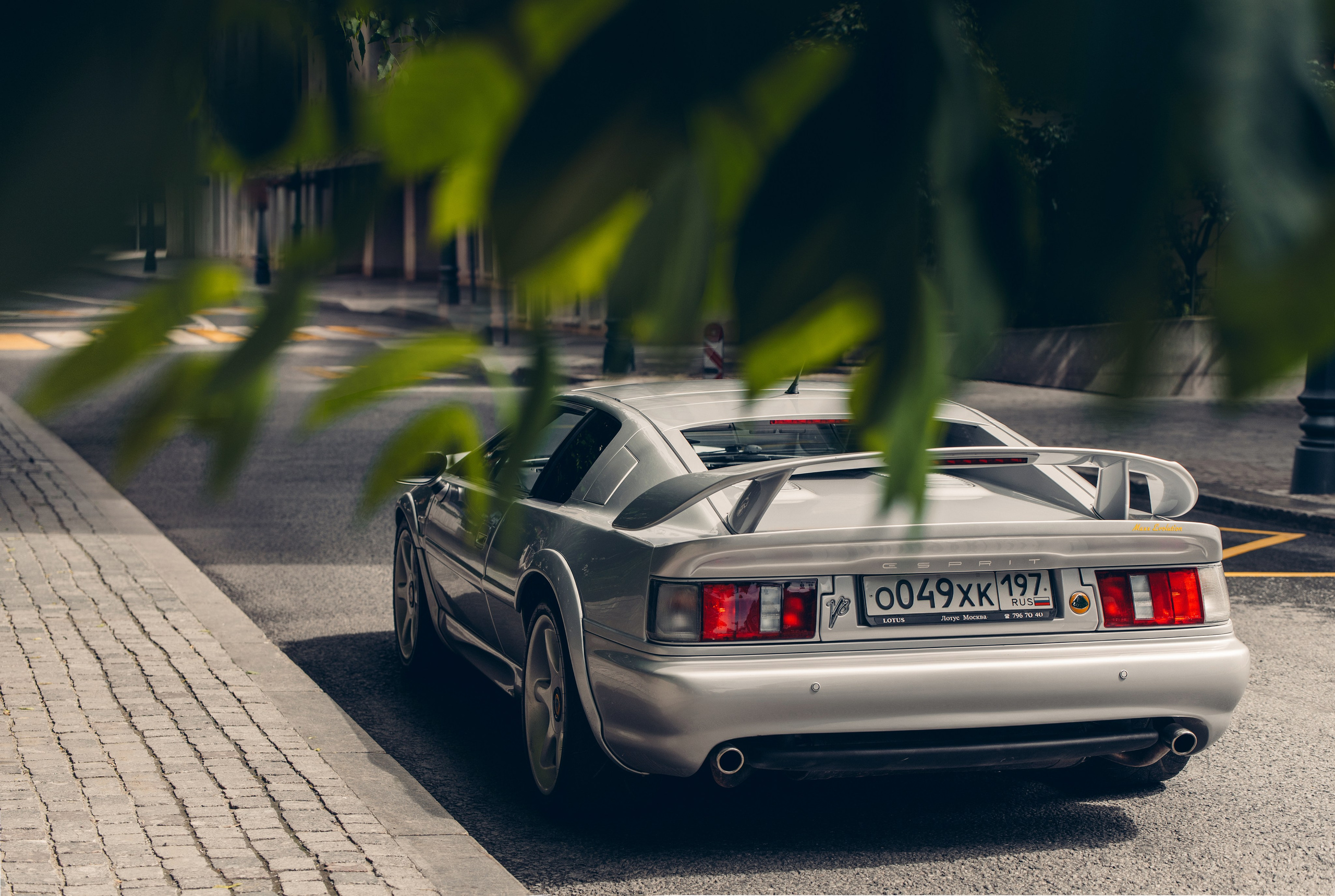 Lotus Esprit V8 lotuscars.ru. DeLorein