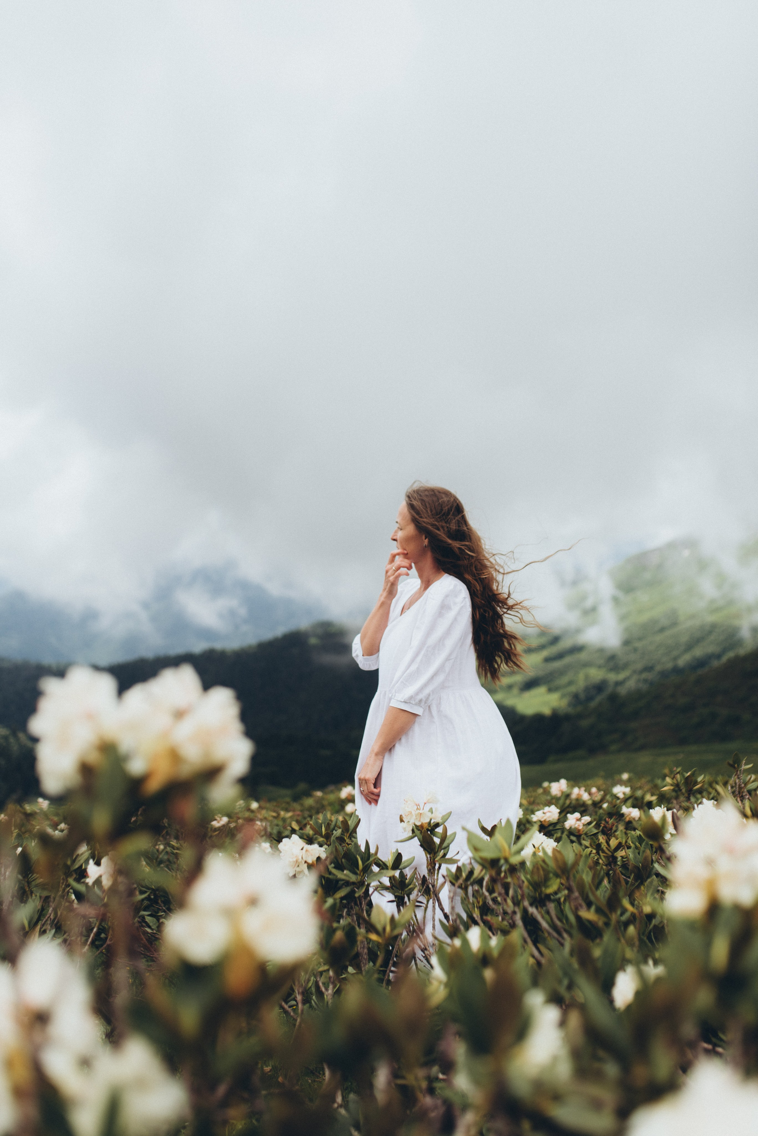 Фотосессия в горах Красной поляна Сочи цветение рододендрона. Фотограф в Сочи — Маргарита Поганова