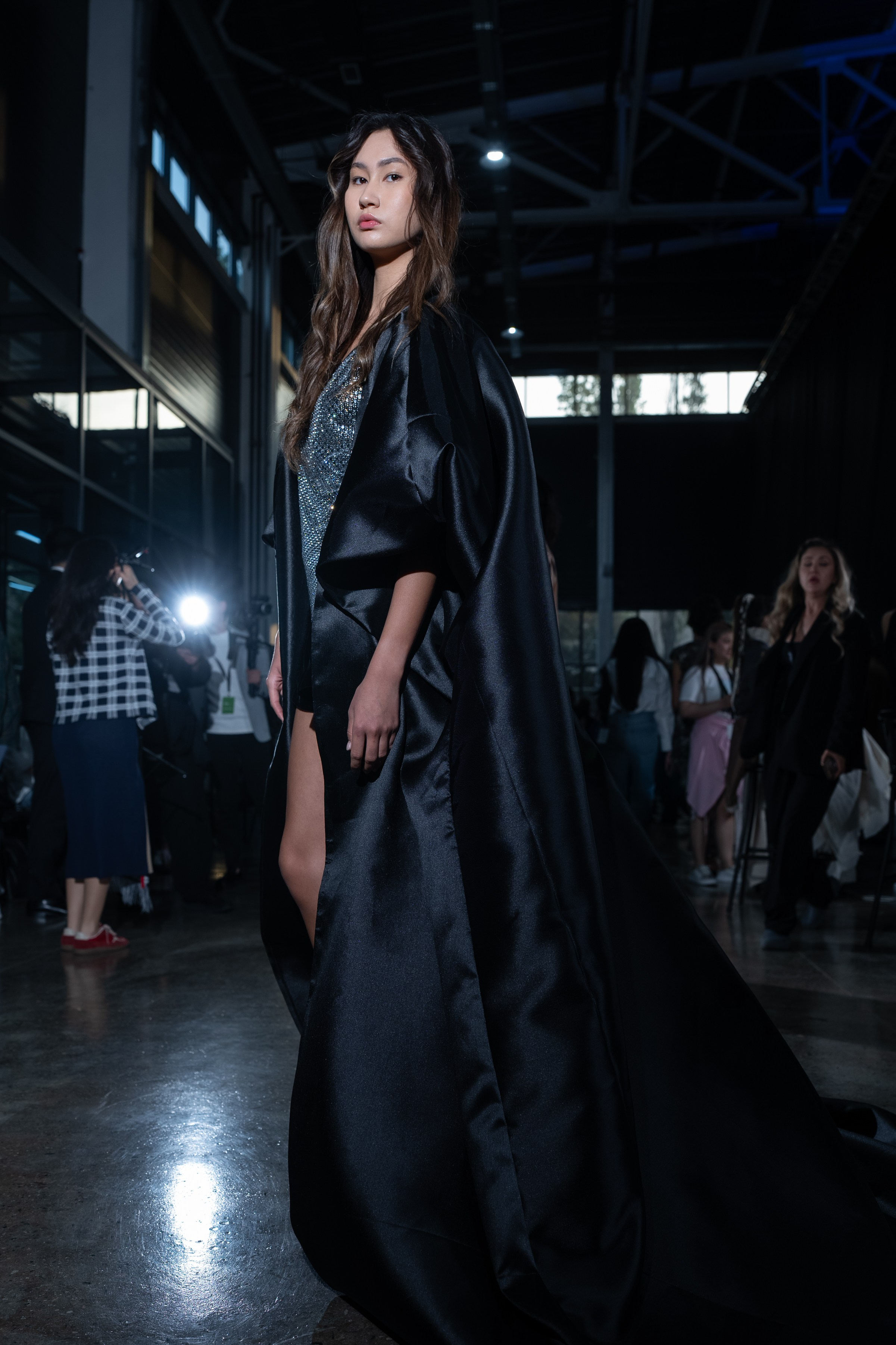 Visa Fashion Week Pre-Fall 2026 April BackStage Day 1. Сайт Алматинского НЮ АРТ, будуар и фэшн фотографа Дениса Карпенко