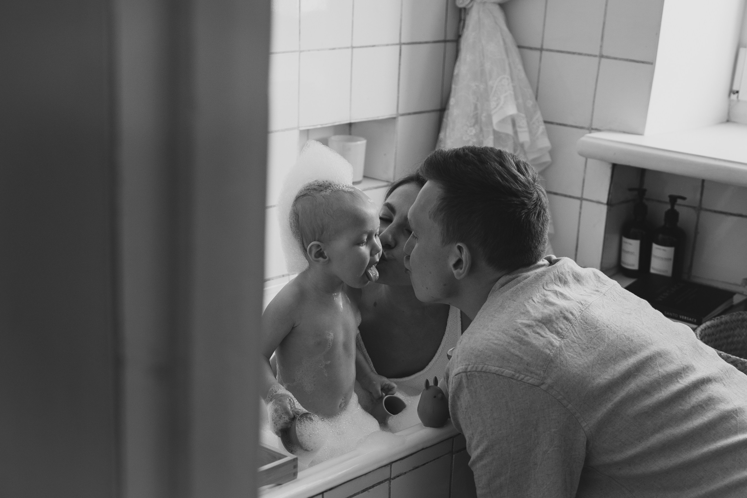 Стас, Даша и Ева (купание в ванной). Семейный и детский фотограф и видеограф в Москве, Дрокина Наталья