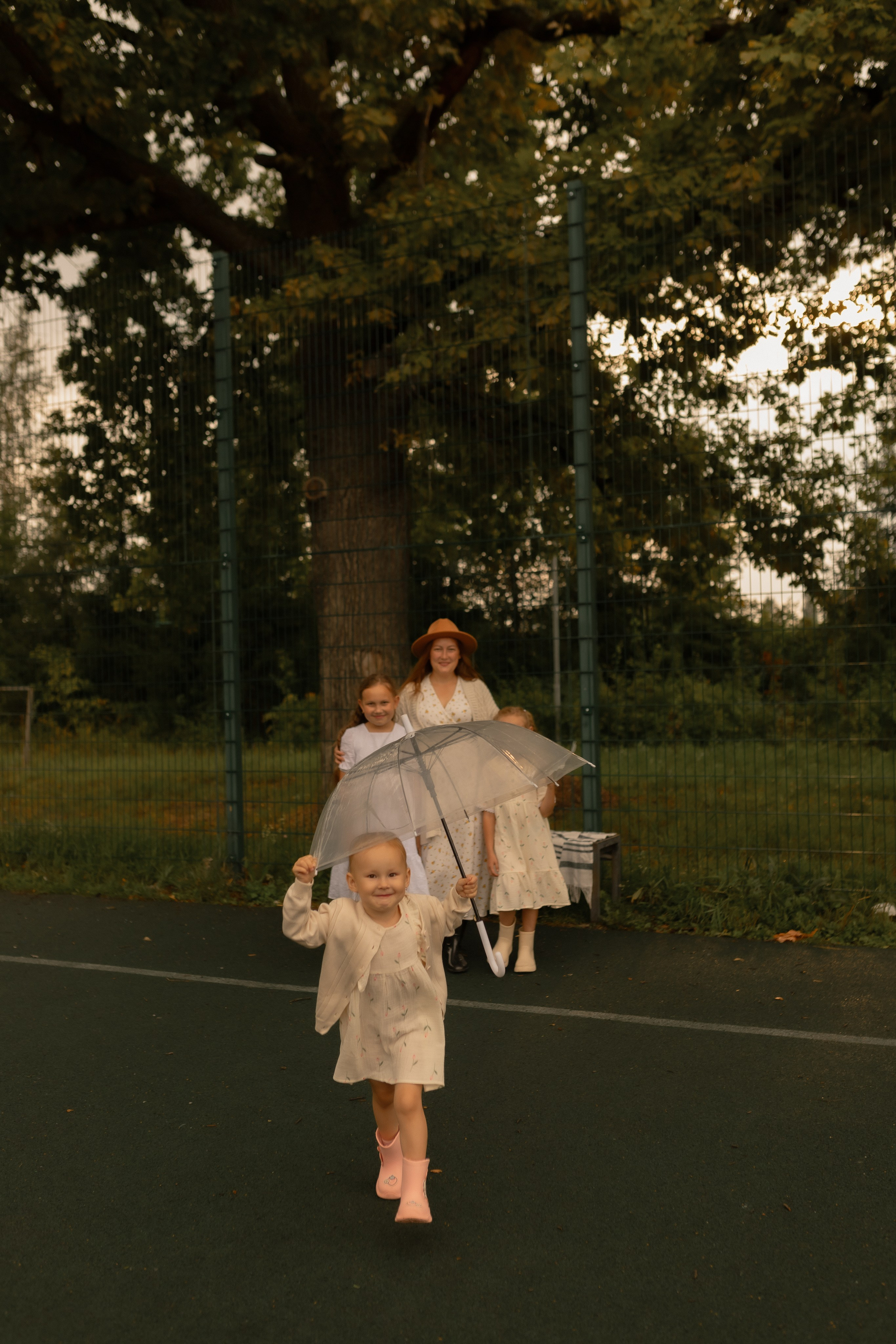 Мама Алина, Маша, Дина и Анечка. Фотограф Татьяна Семенова