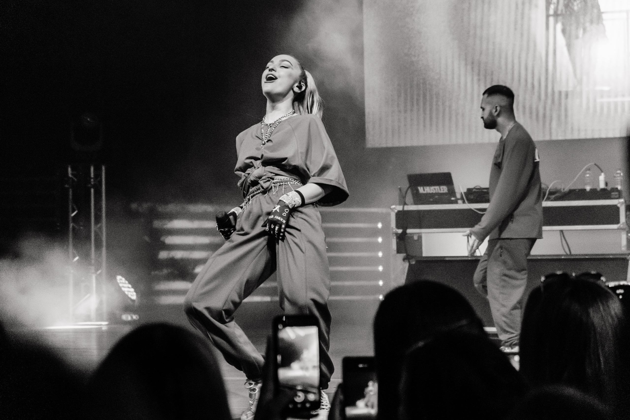 Концерт Мари Краймбрери. Не смотри на других, смотри внутрь себя