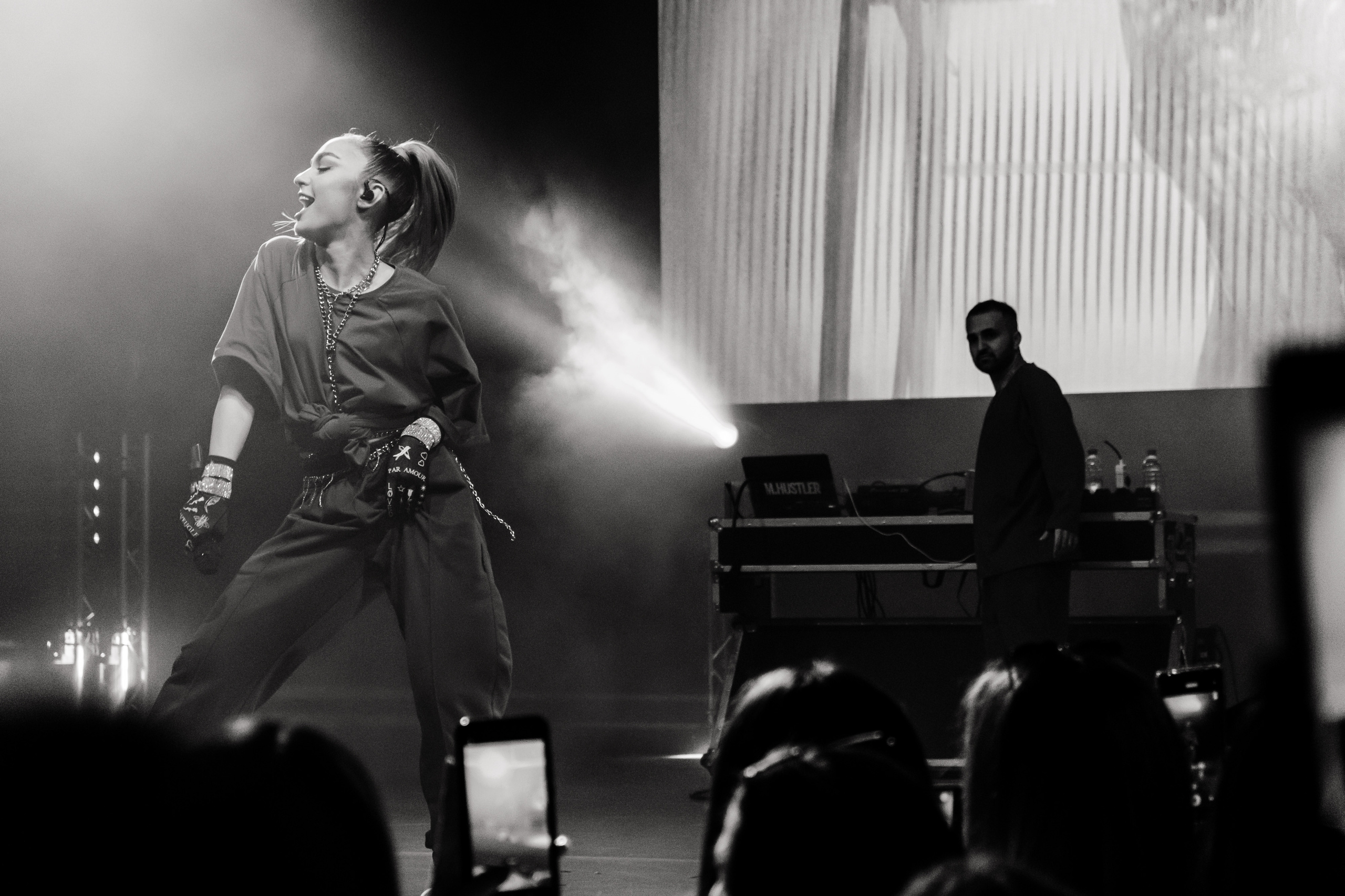 Концерт Мари Краймбрери. Не смотри на других, смотри внутрь себя