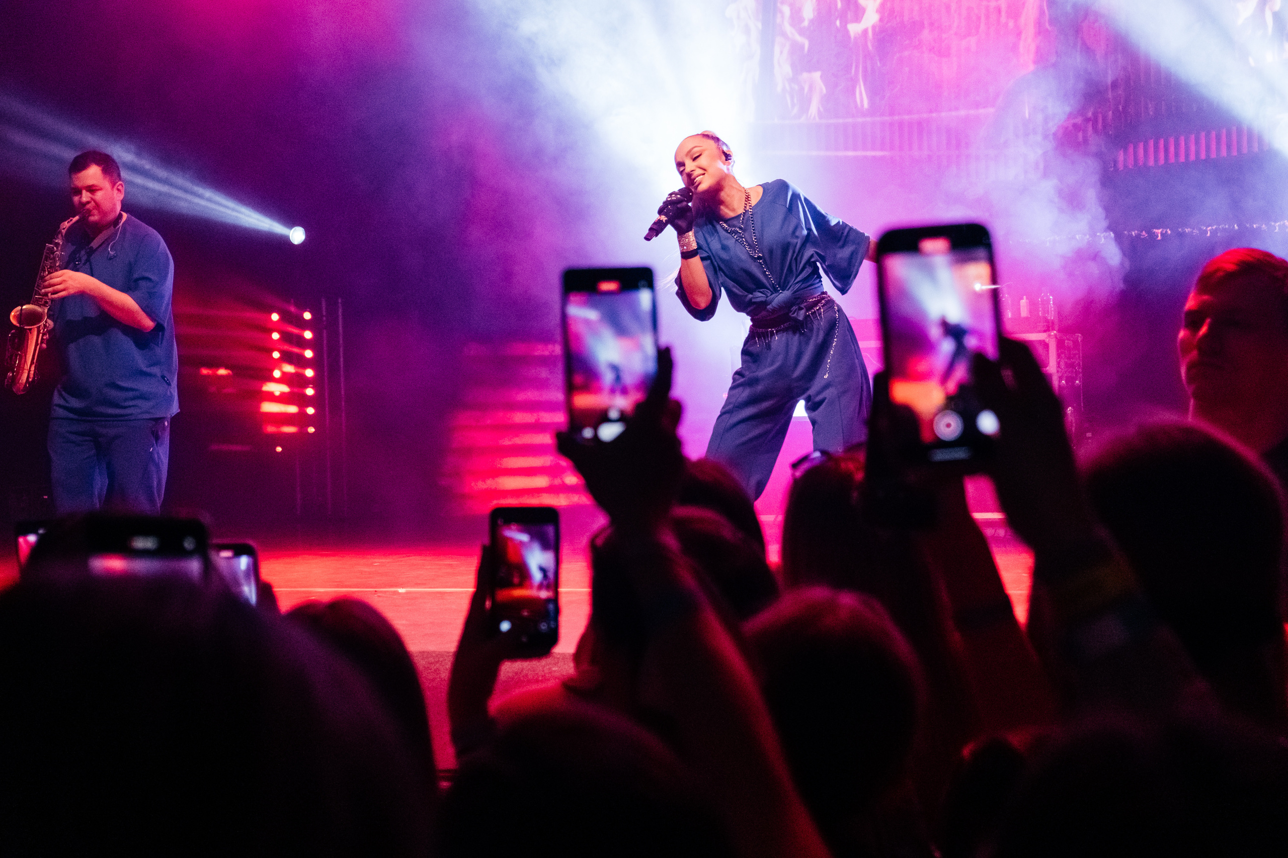 Концерт Мари Краймбрери. Не смотри на других, смотри внутрь себя