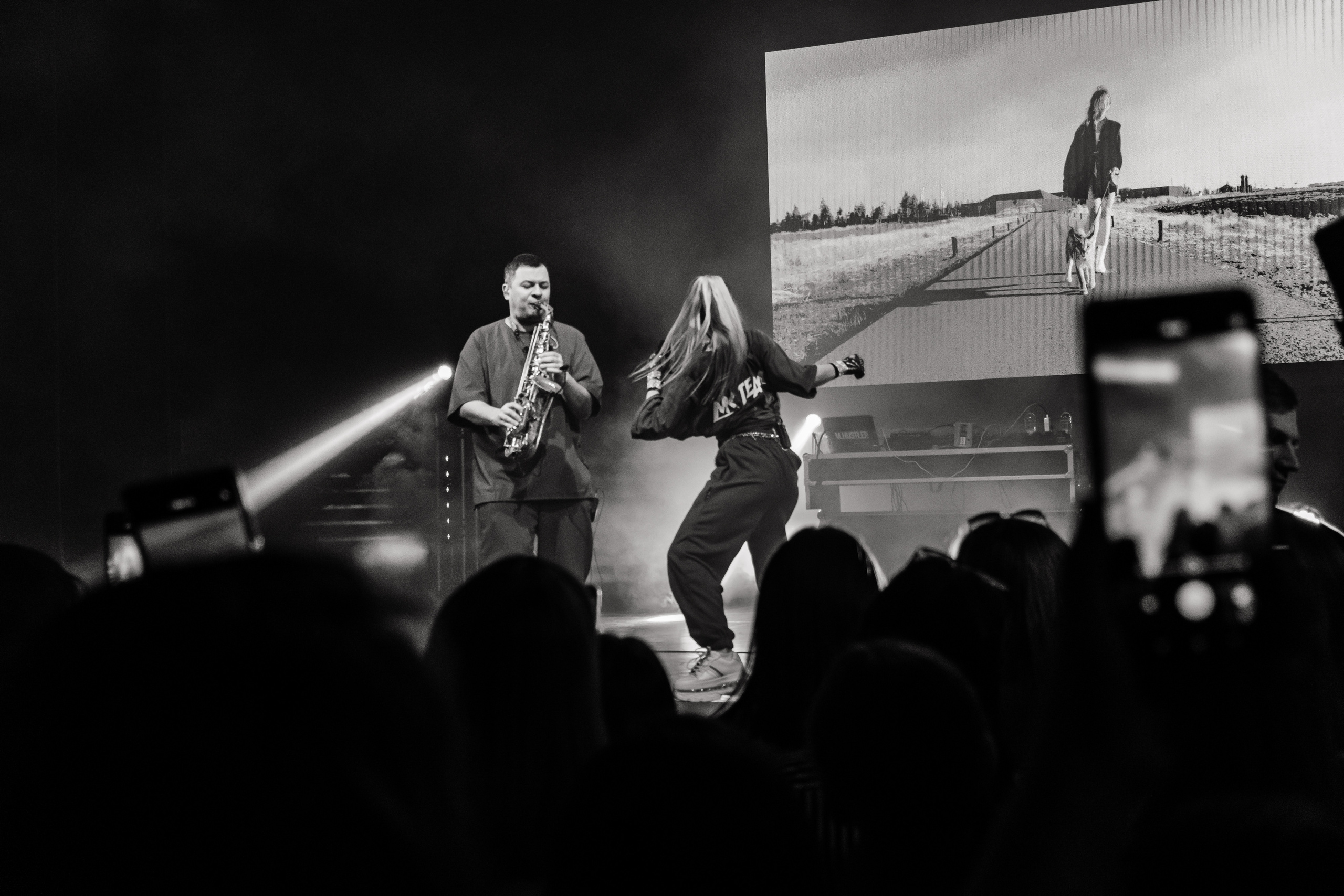 Концерт Мари Краймбрери. Не смотри на других, смотри внутрь себя