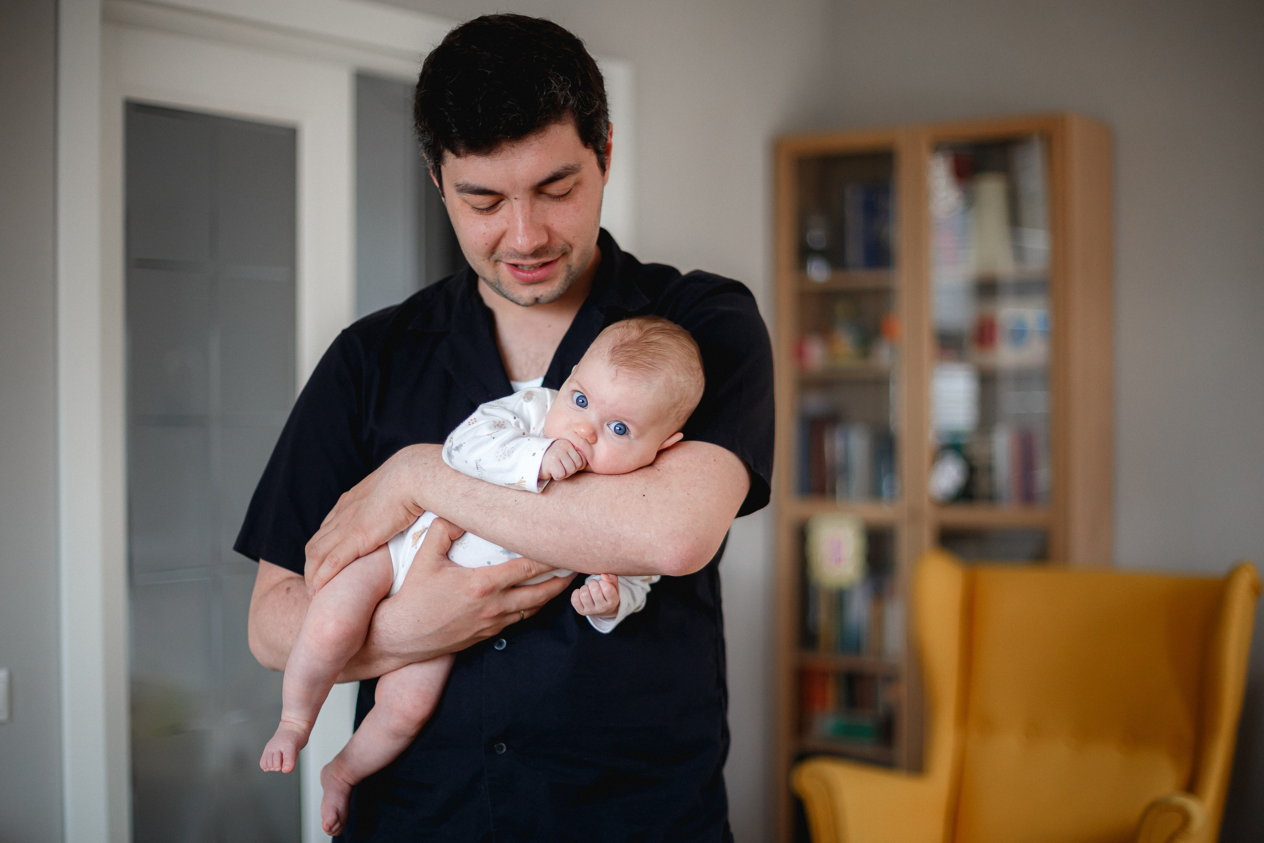 Малышка Катя, родители и бабушка. Домашняя съёмка. Фотограф в Москве Базанова Дарья