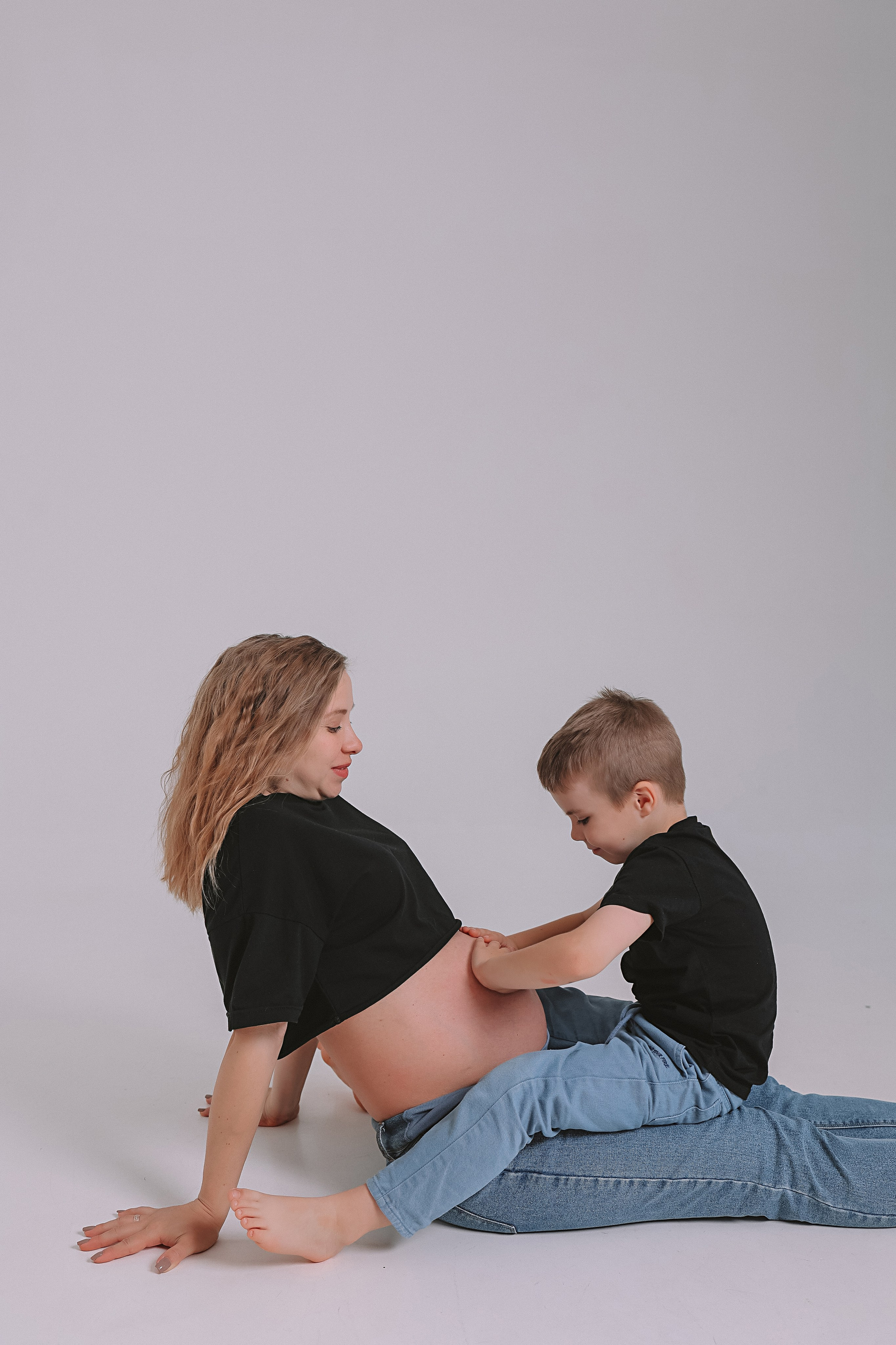 Фататум циклорама и зал. Семейный фотограф Тюмень, фотограф на роды Салмина Мария