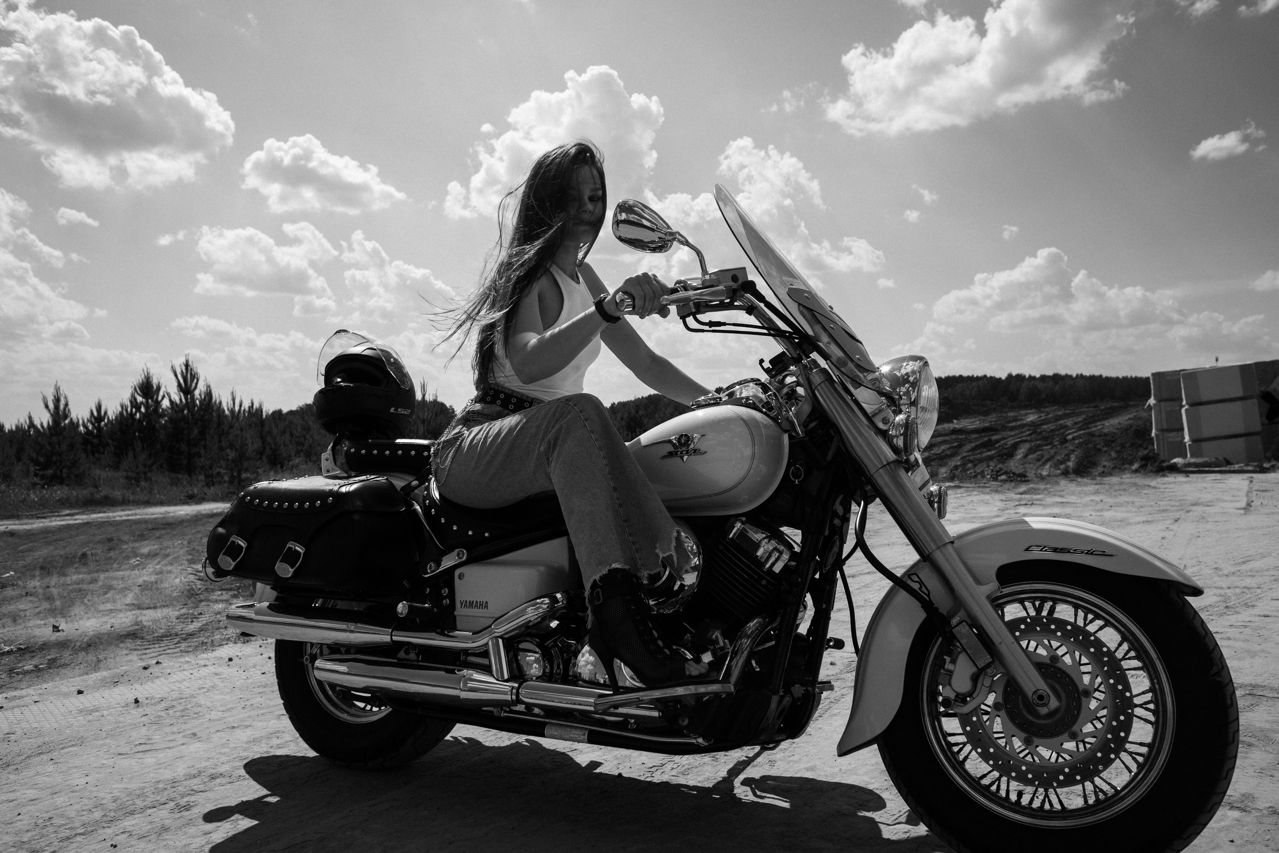 С мотоциклом. Фотограф в Тюмени Даша Михнова. Портреты, фотопроекты, фотодни