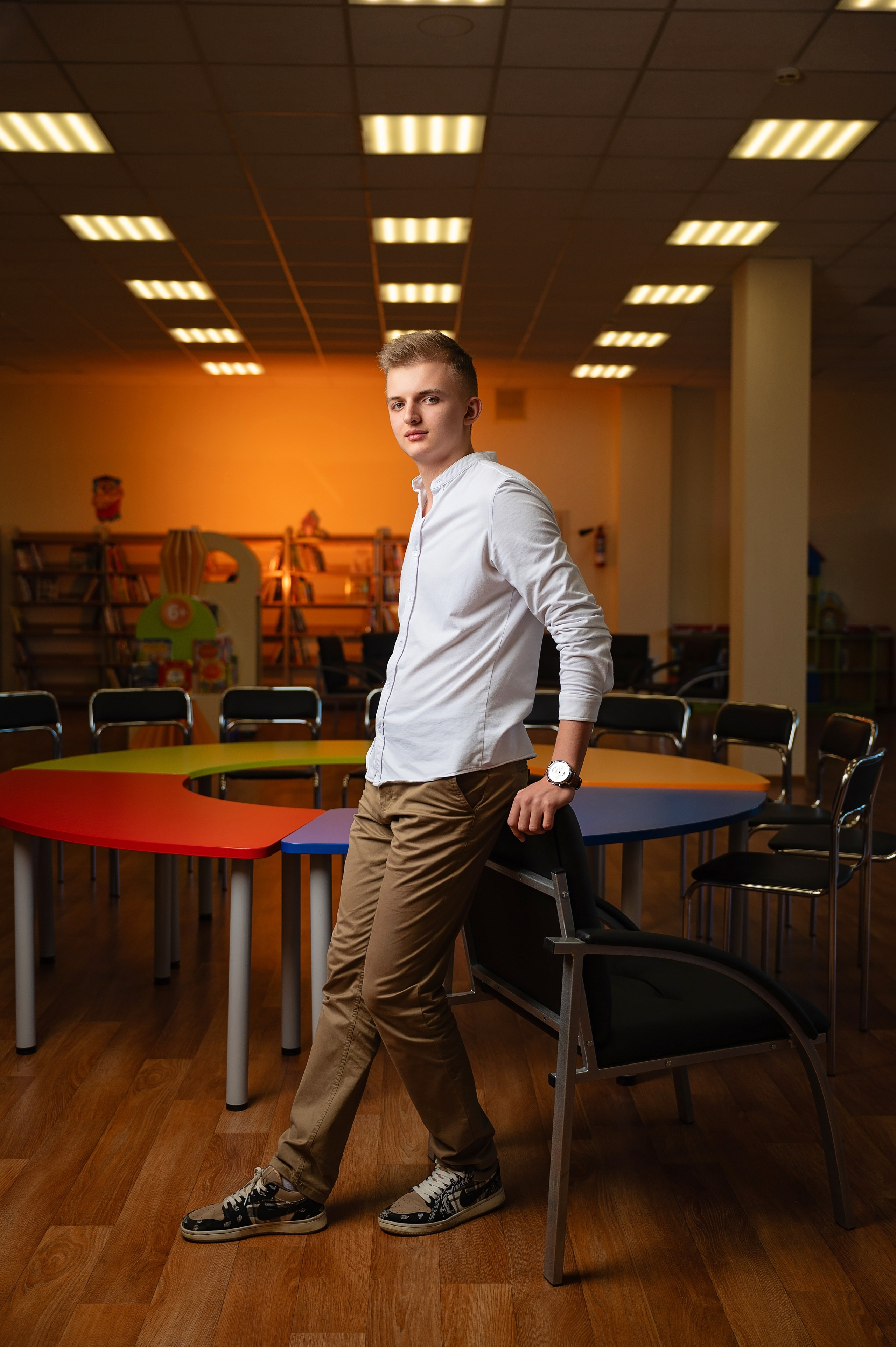 Портреты старших классов с цветным светом. Выпускные альбомы для школы и детского сада в СПб и ЛО