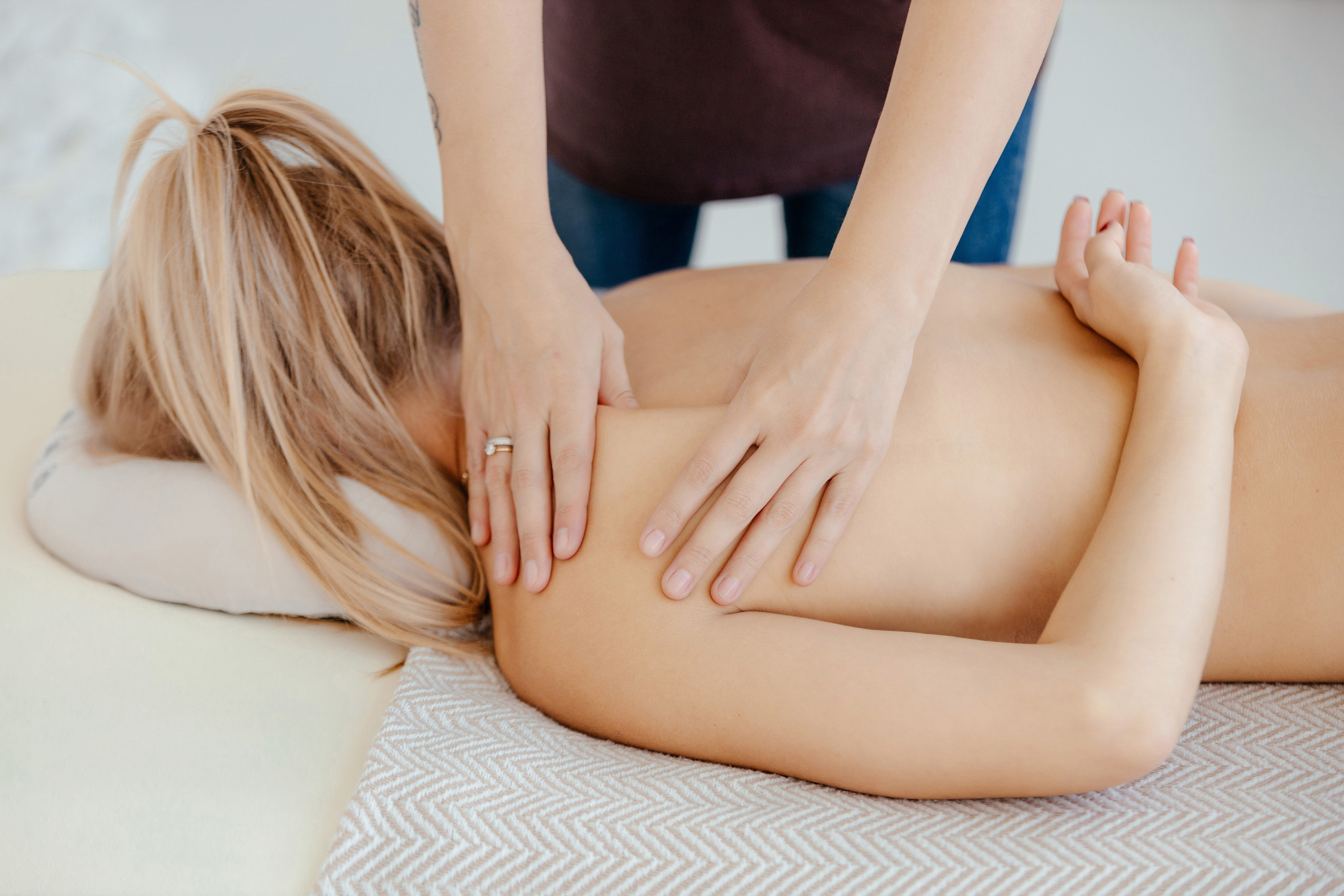 Контент для студии массажа. Фотограф для бизнеса Константин Брусницын в Екатеринбурге