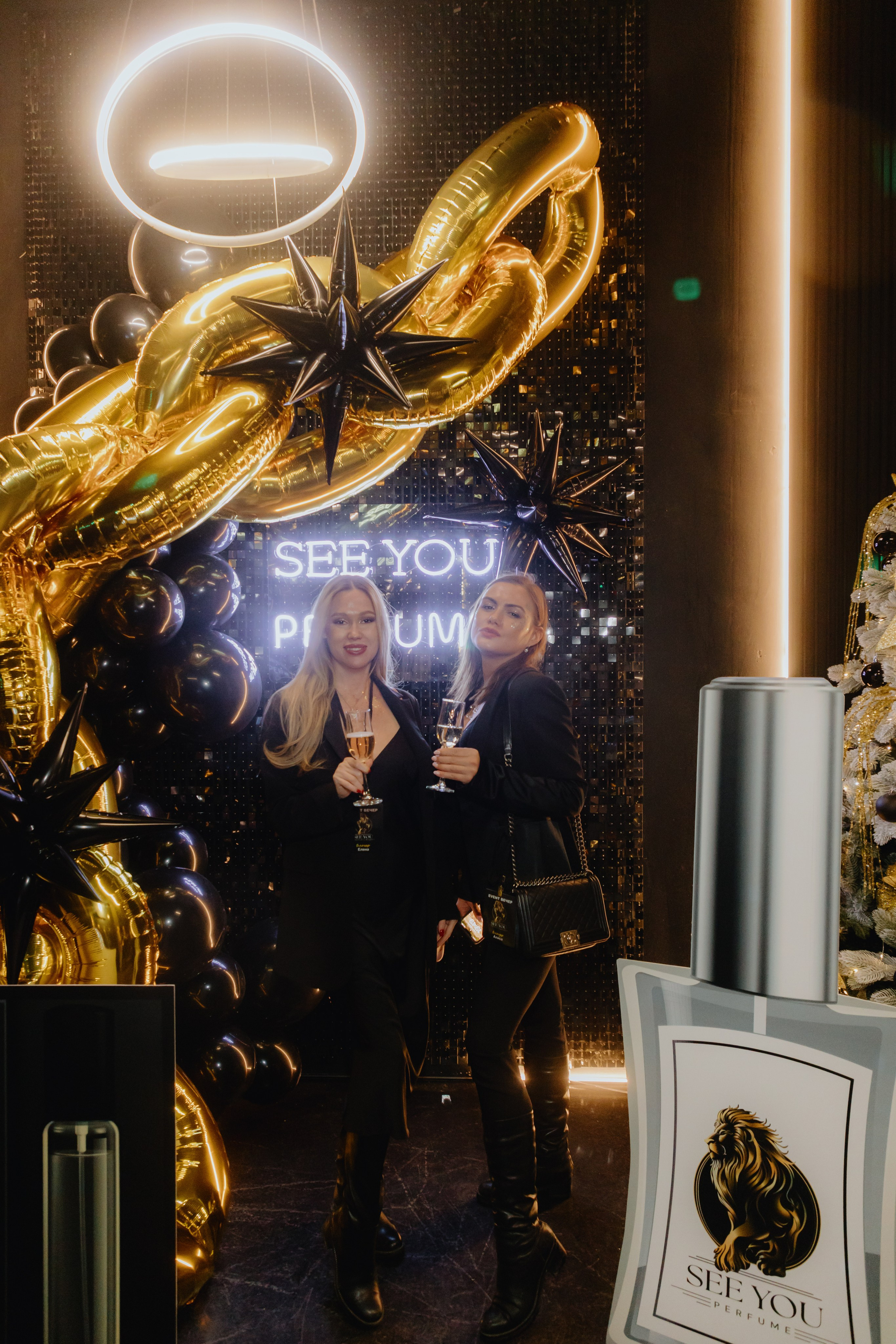 See `You Perfume. Фотограф в Москве и Санкт-Петербурге Дарина