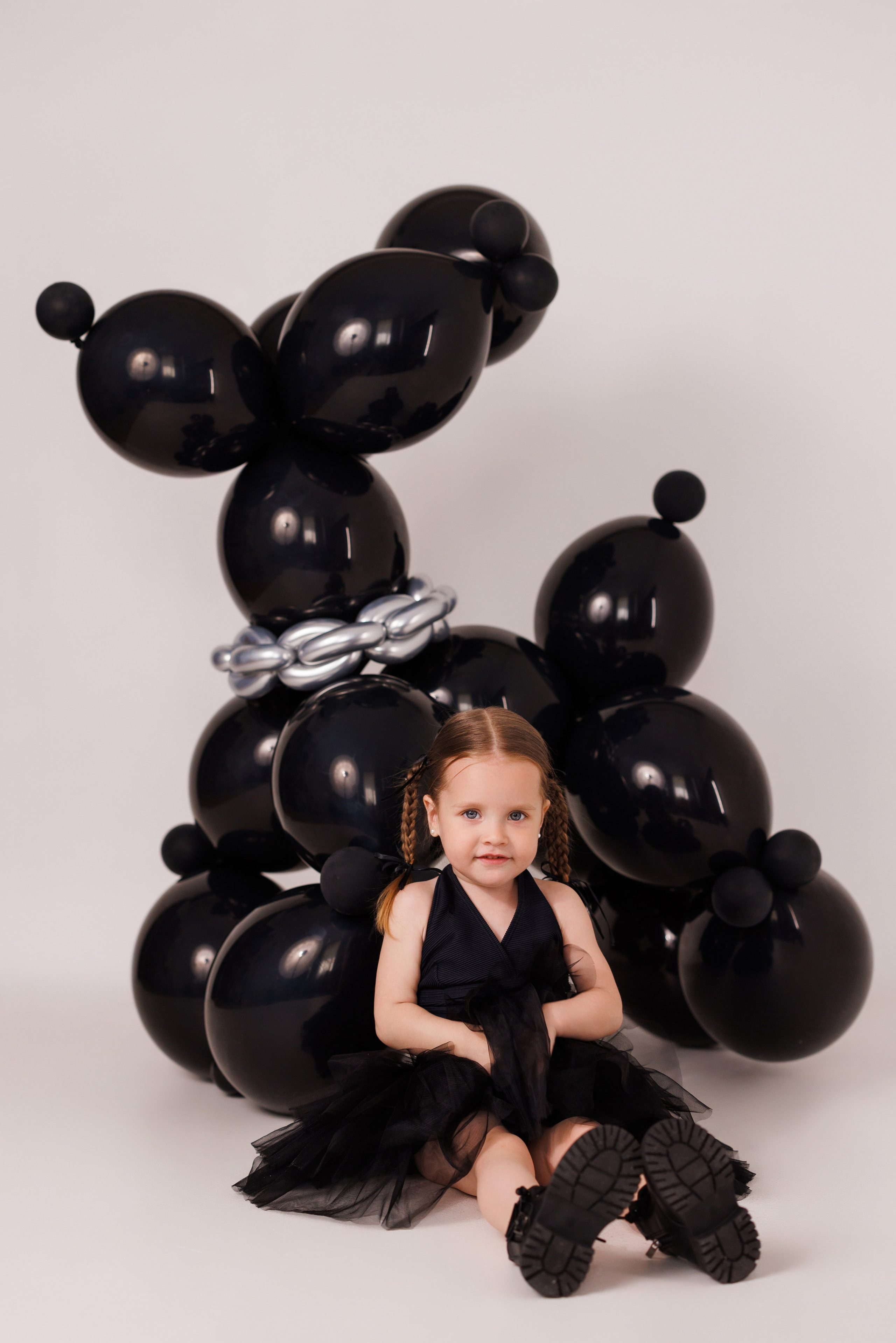 Стильная детская фотосессия с собачками из шариков, для девочек и мальчиков. Семейный и детский фотограф в Краснодаре Анна Трашкова