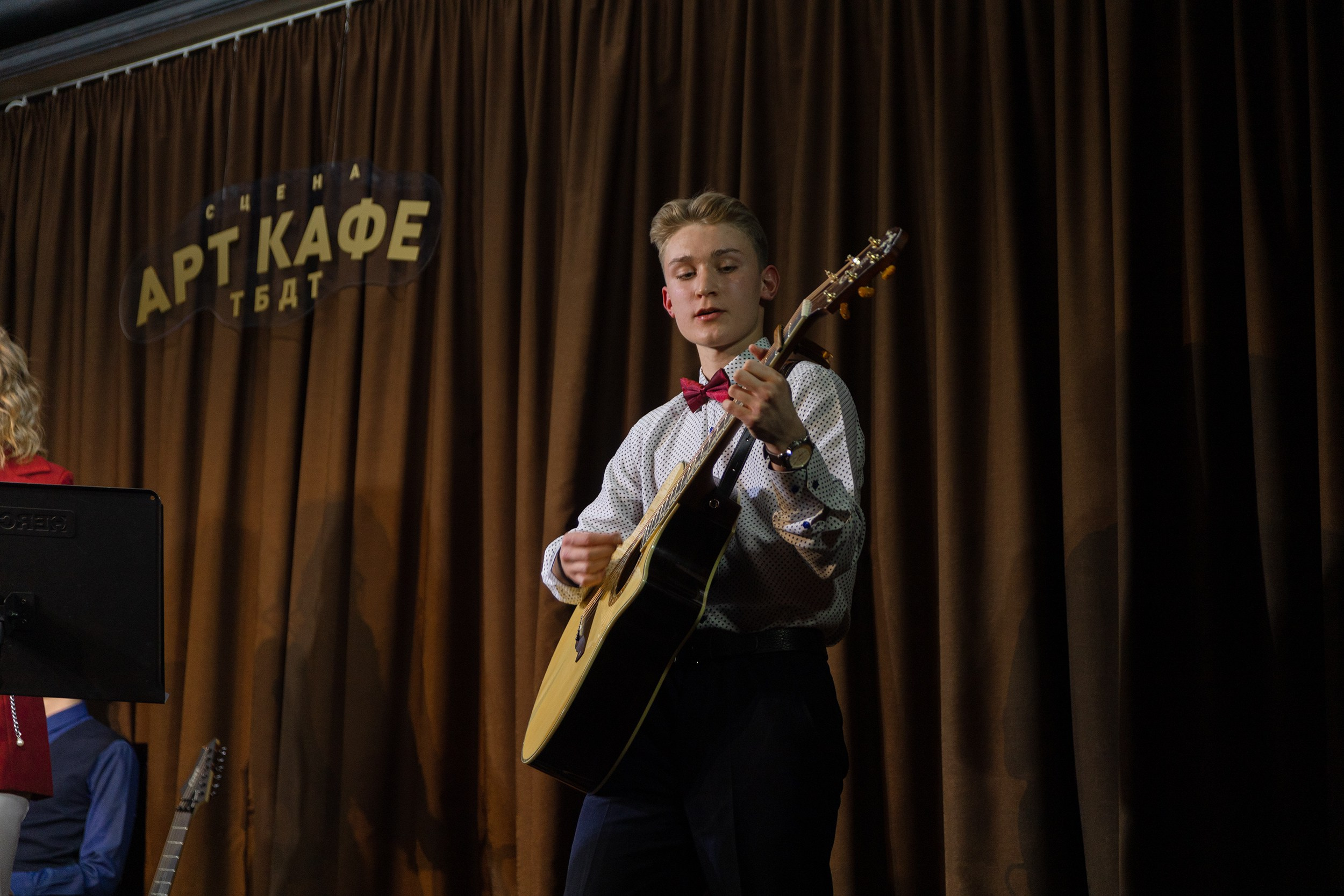 Выступление YOLO band в арт кафе. Фотограф Тюмень