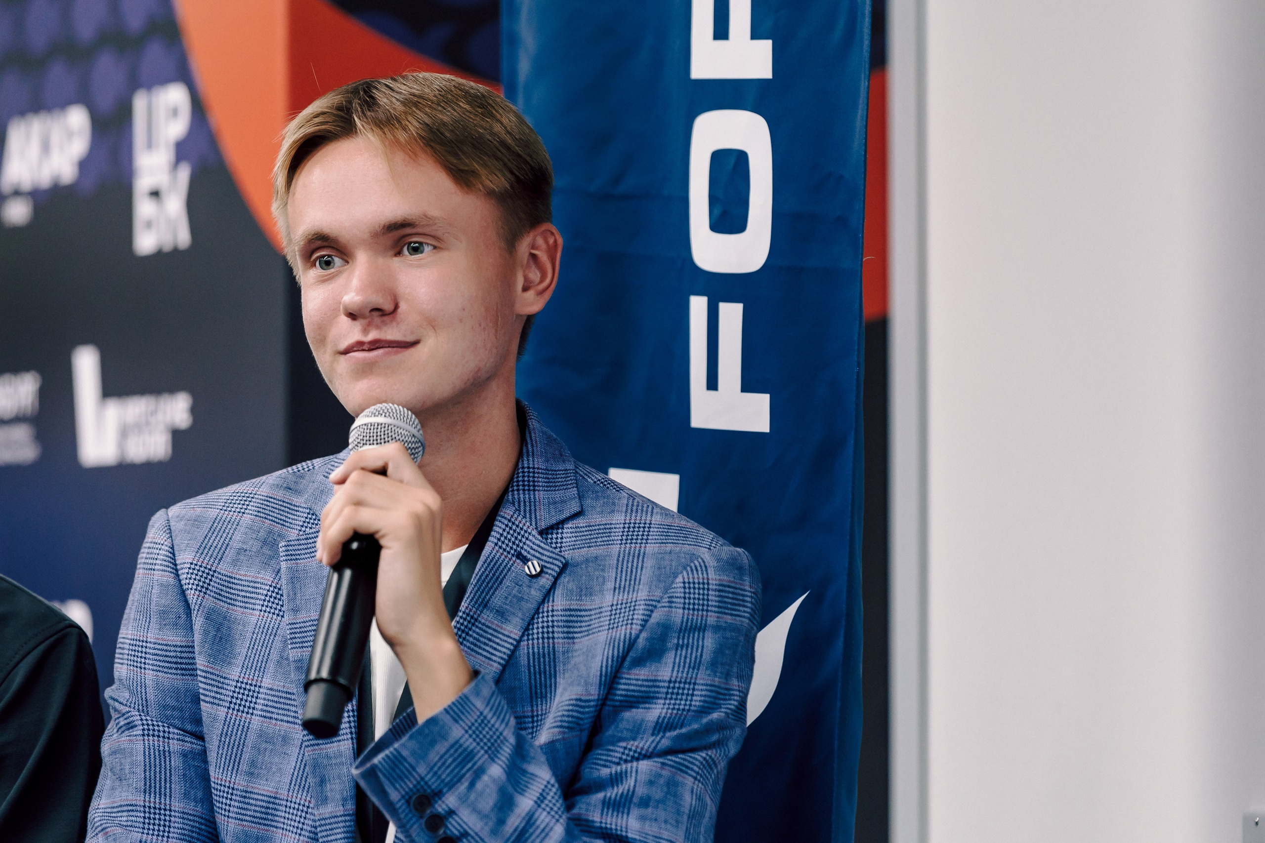 MarHR — Хакатон. Лёшка Варзегов — фотограф