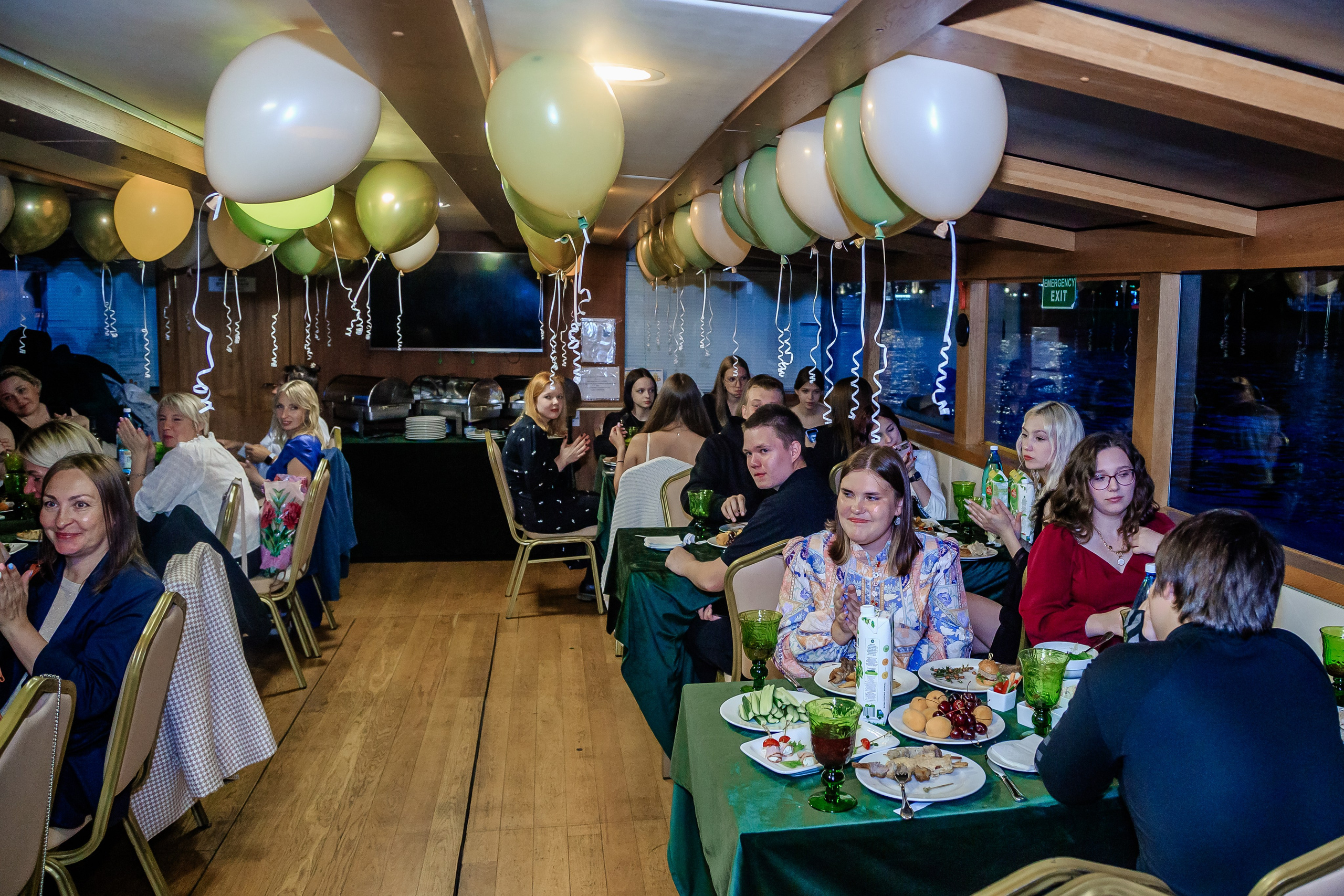 Выпускной на теплоходе. Фотограф в Санкт-Петербурге Чумаков Семен