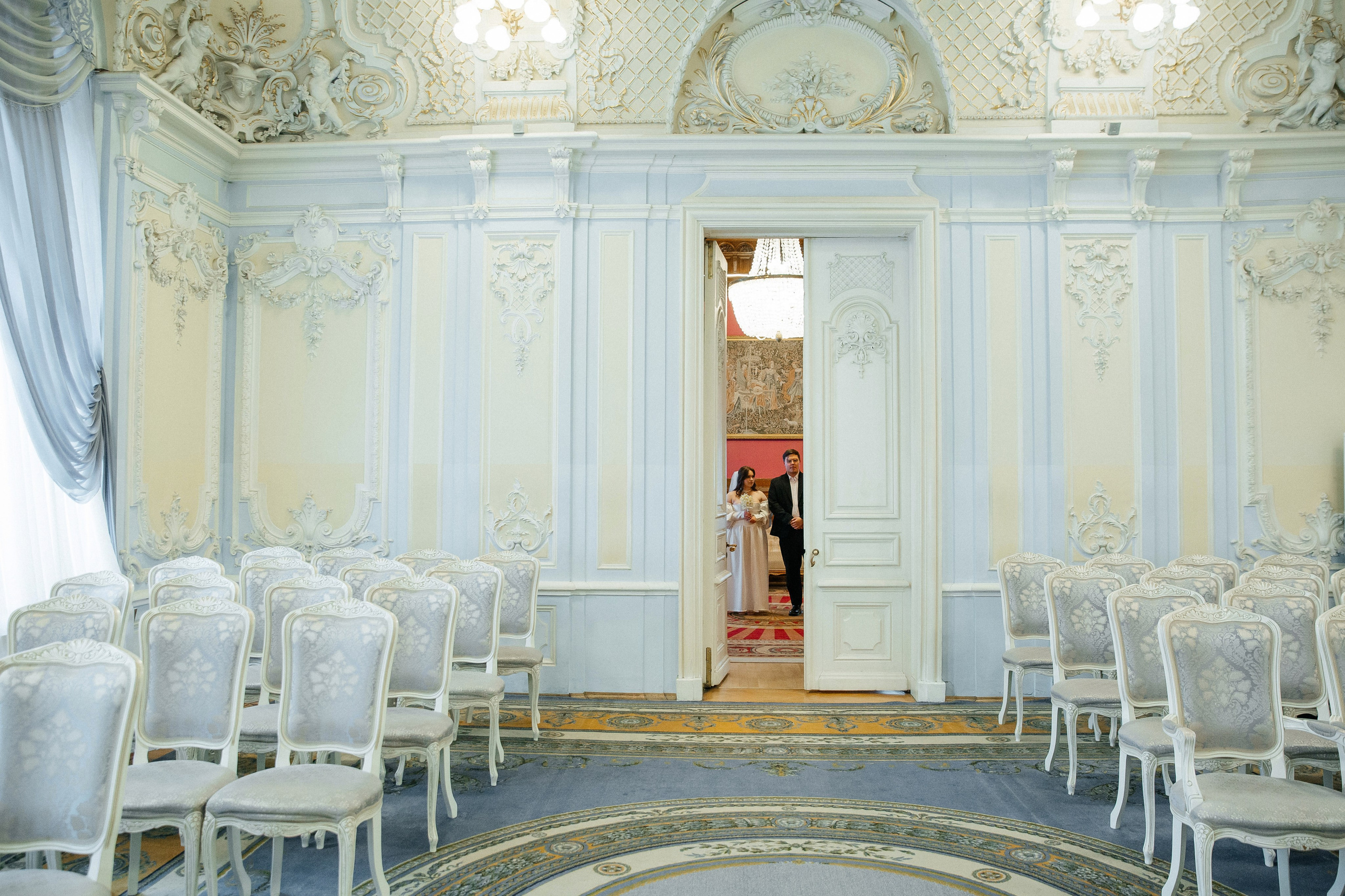 Съемка в отеле и регистрация прохладным майским днем. Свадебный фотограф в Санкт-Петербурге Вика Стукачева