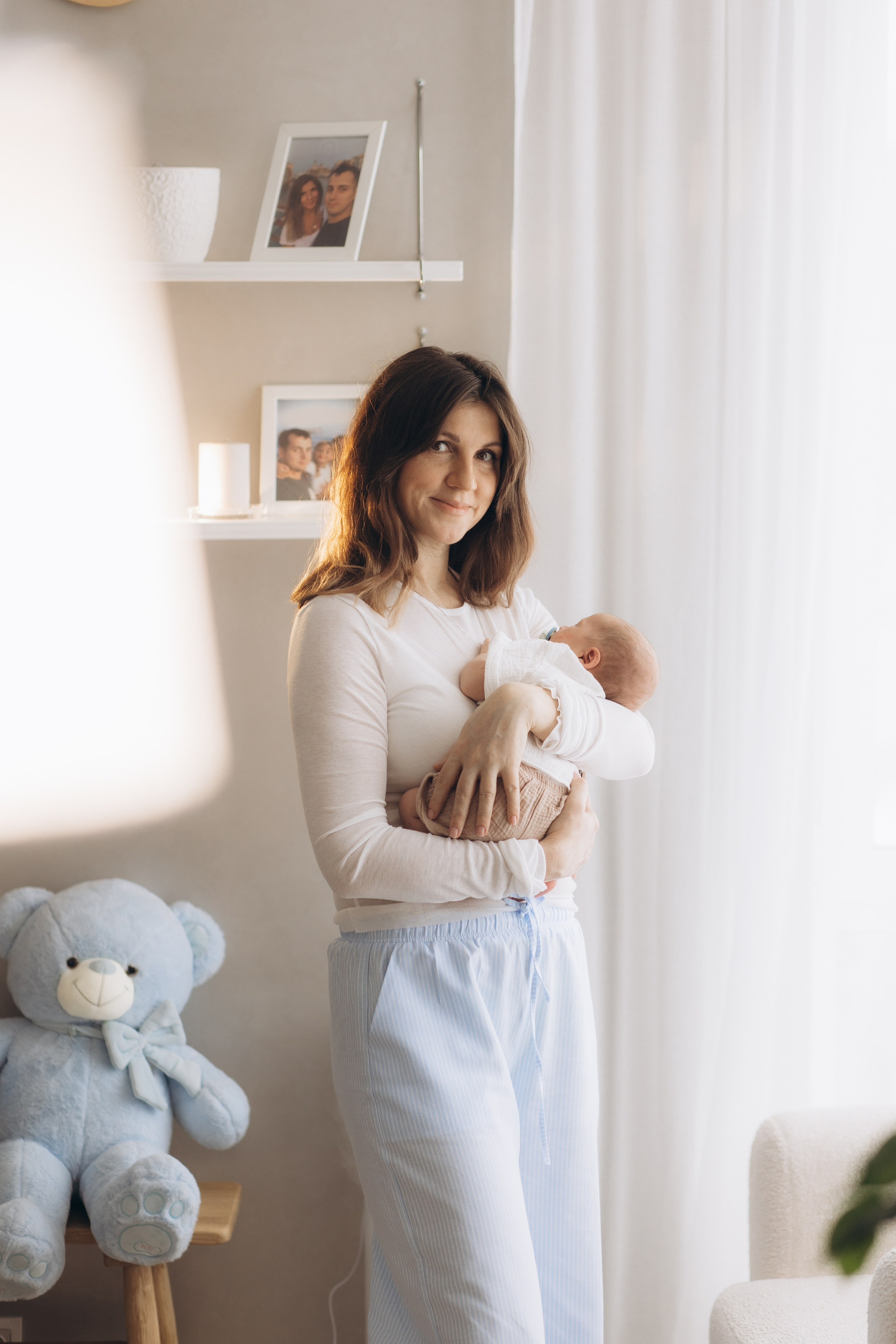 Семейная фотосессия с малышами. Фотостудия для новорожденных и малышей в Твери — На ручки