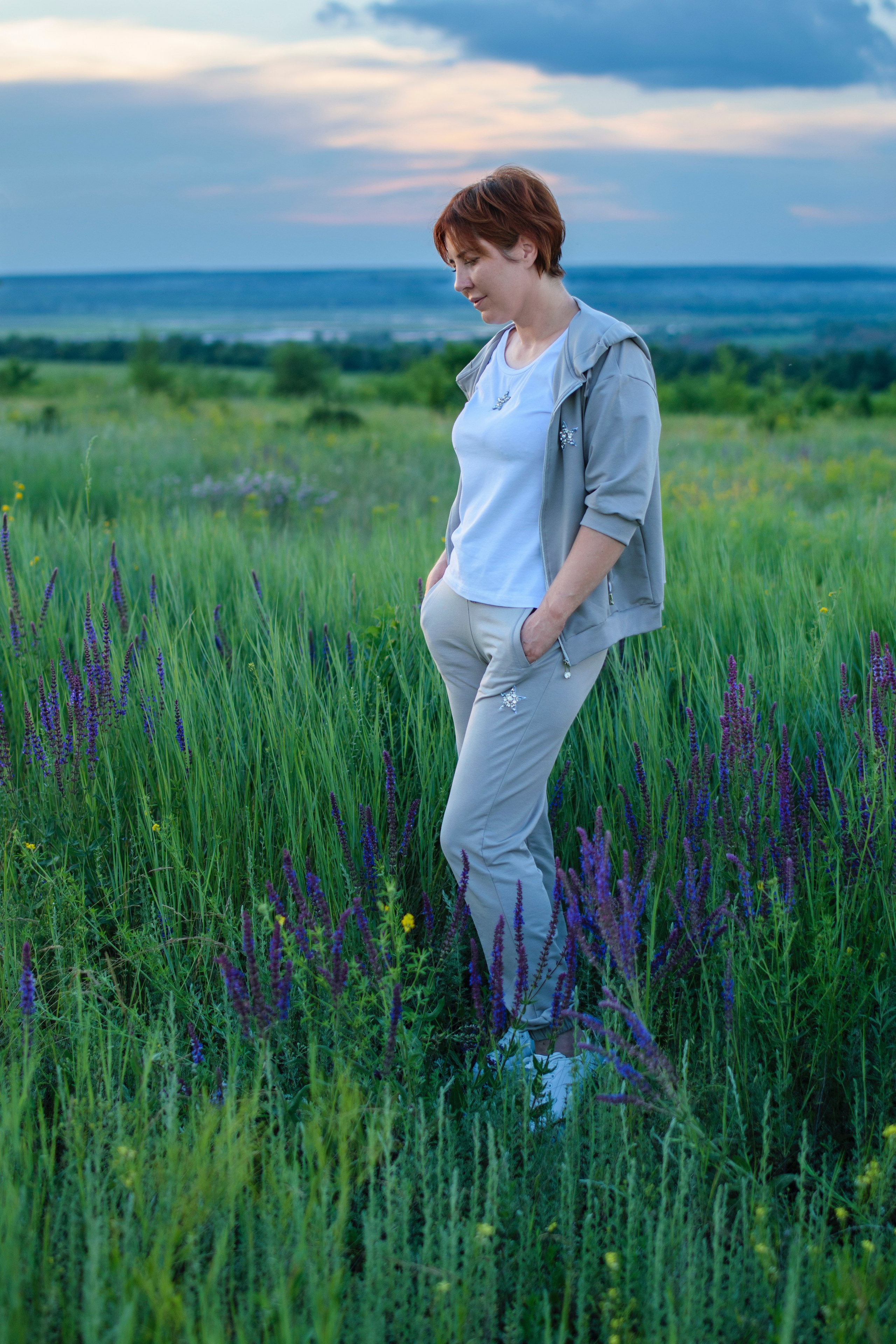 Девушка в степи