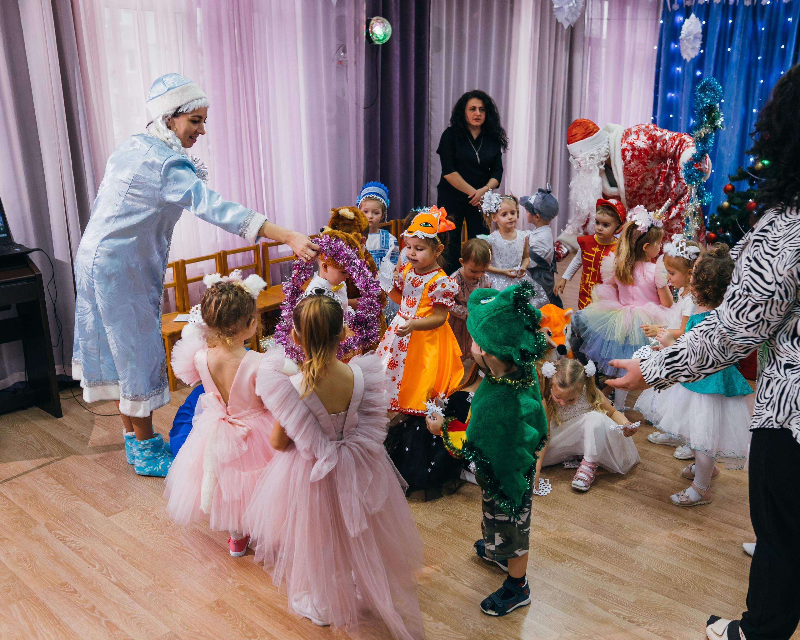 Новогодний утренник в детском саду. Профессиональный фотограф Геленджик, Новоросийск Виктория Цейс