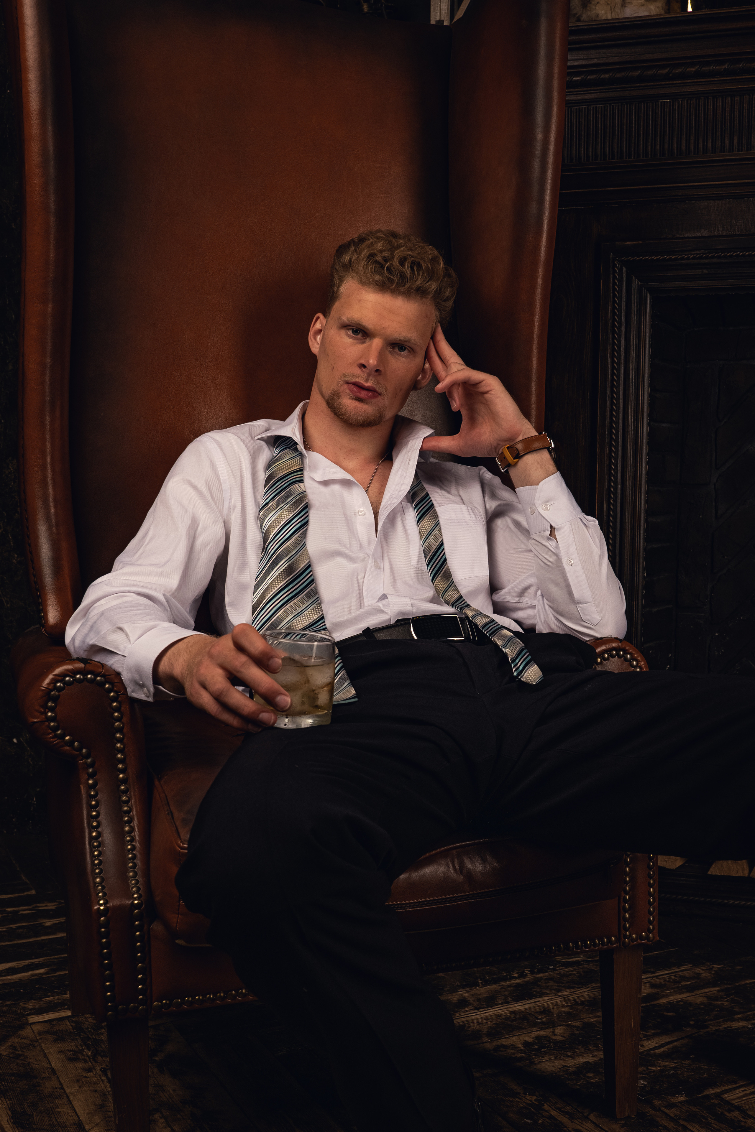 Деловой портрет в стиле «английский кабинет». Фотосессия в Спб в студии, фотограф Панютина Марина