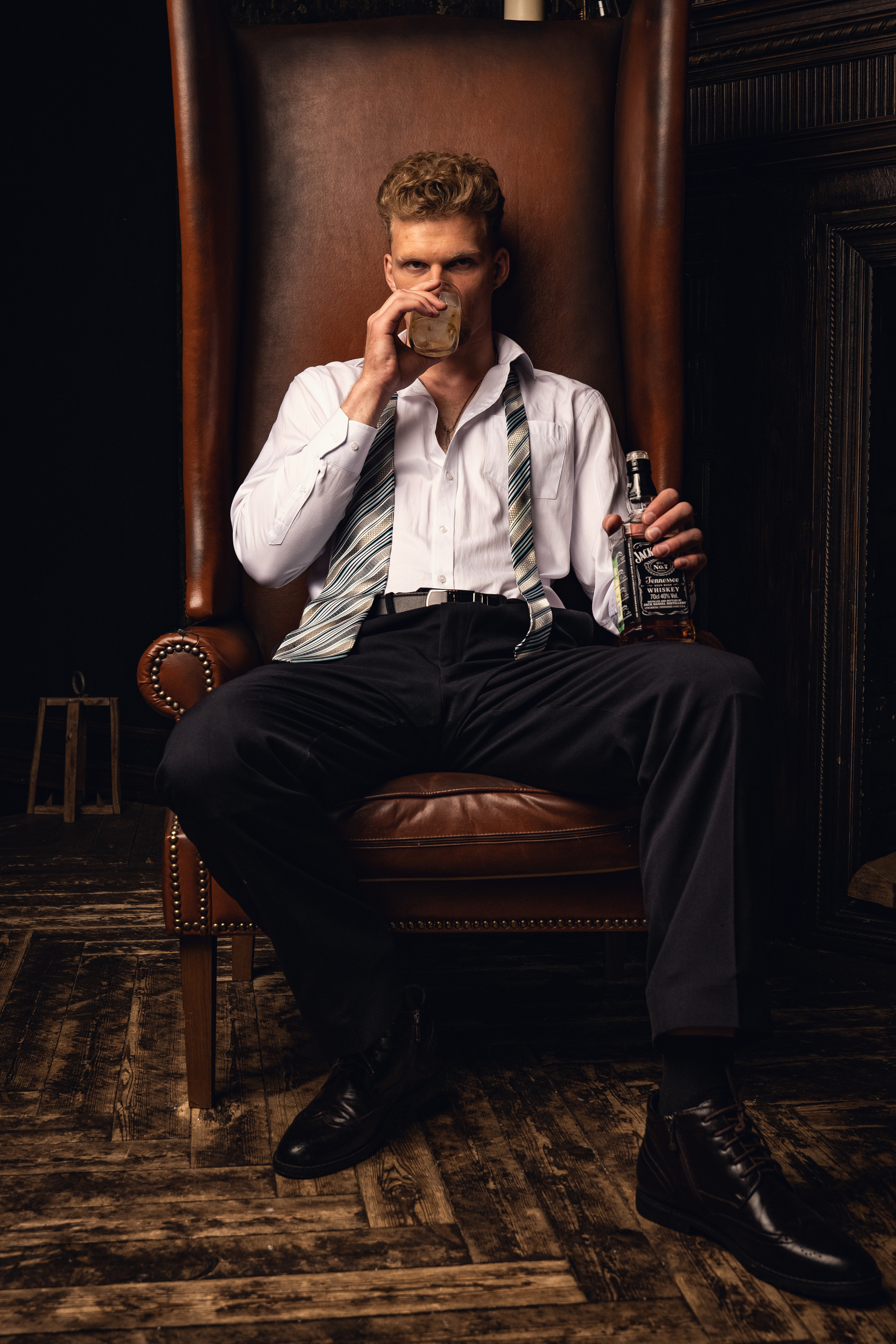 Деловой портрет в стиле «английский кабинет». Фотосессия в Спб в студии, фотограф Панютина Марина