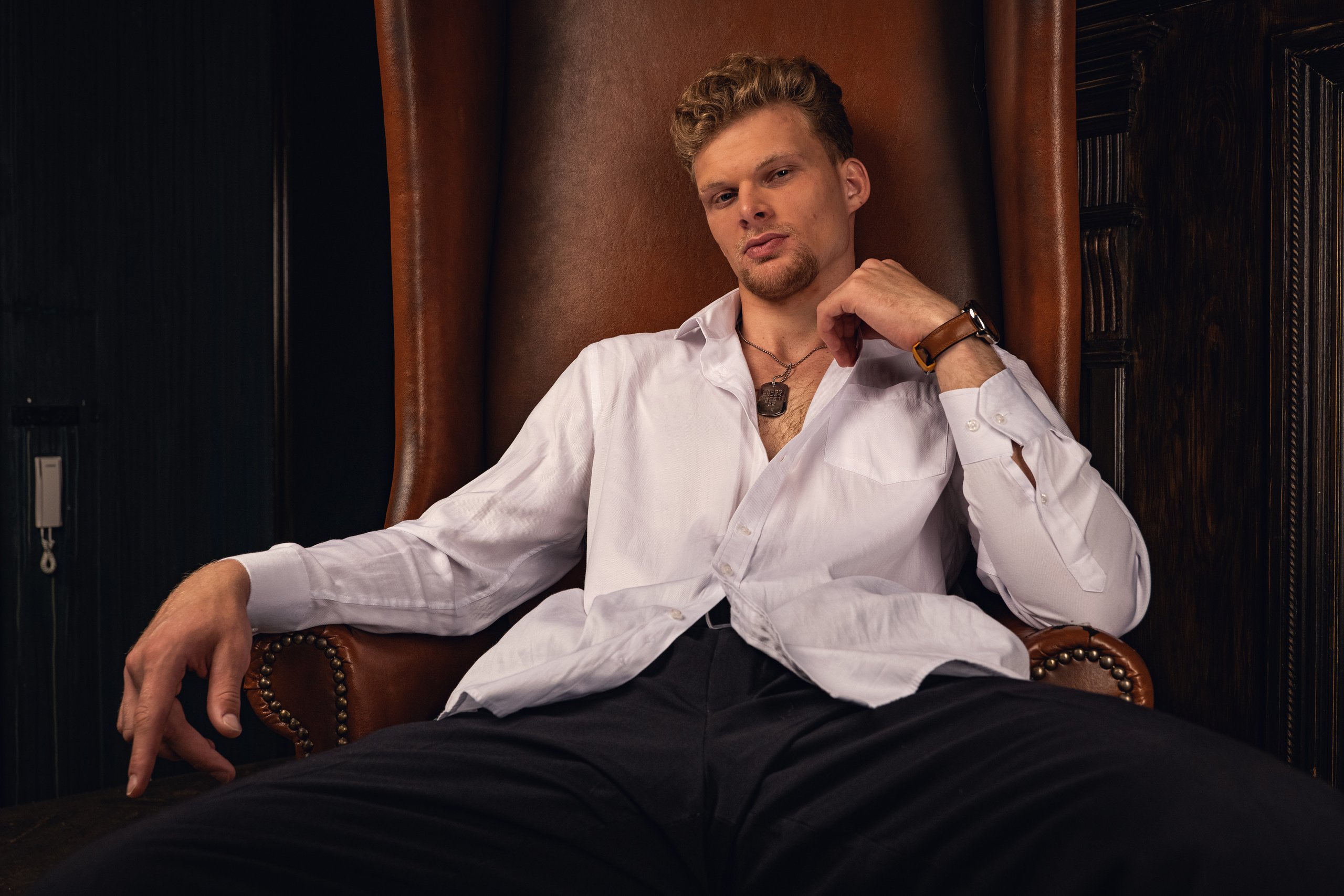 Деловой портрет в стиле «английский кабинет». Фотосессия в Спб в студии, фотограф Панютина Марина