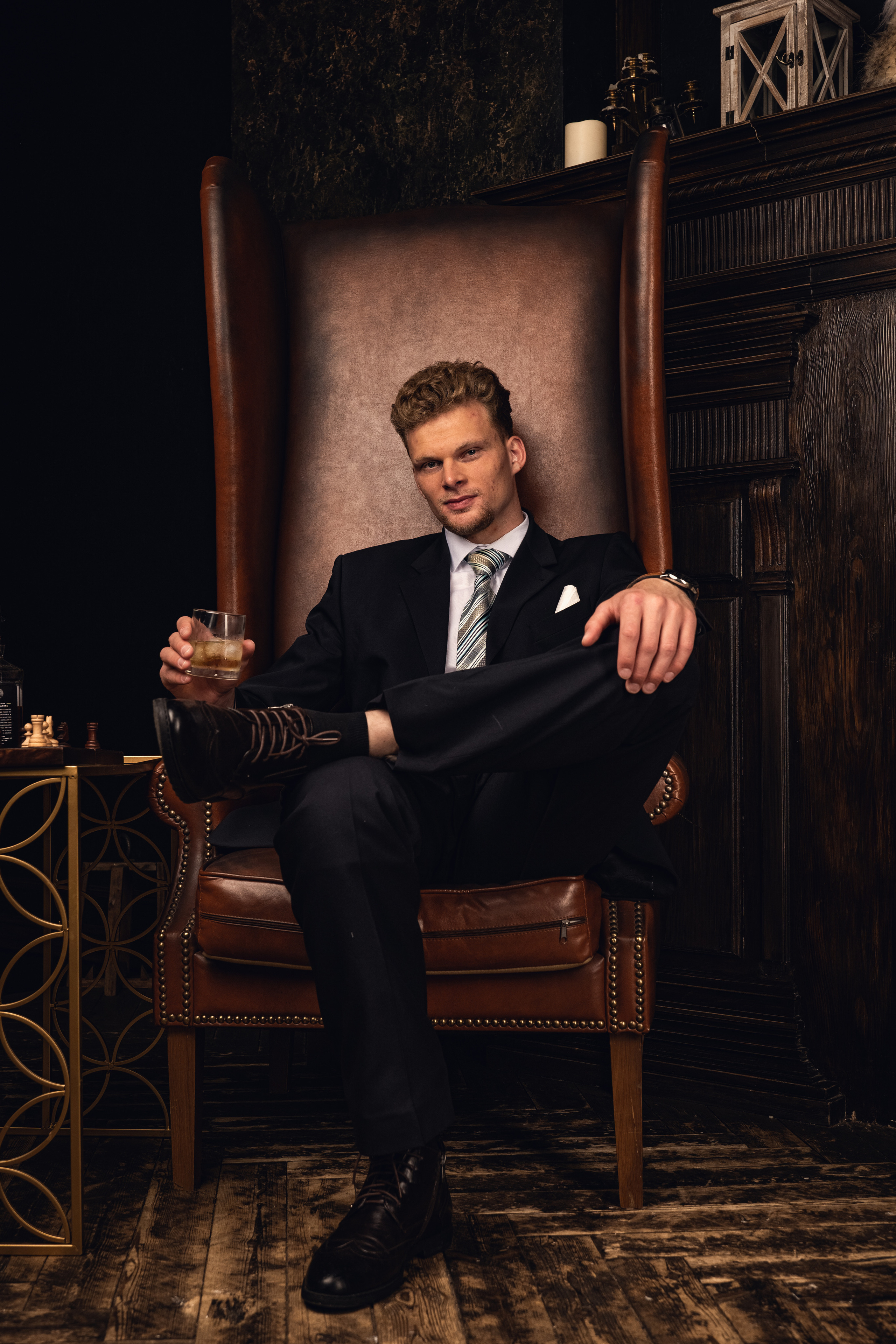 Деловой портрет в стиле «английский кабинет». Фотосессия в Спб в студии, фотограф Панютина Марина