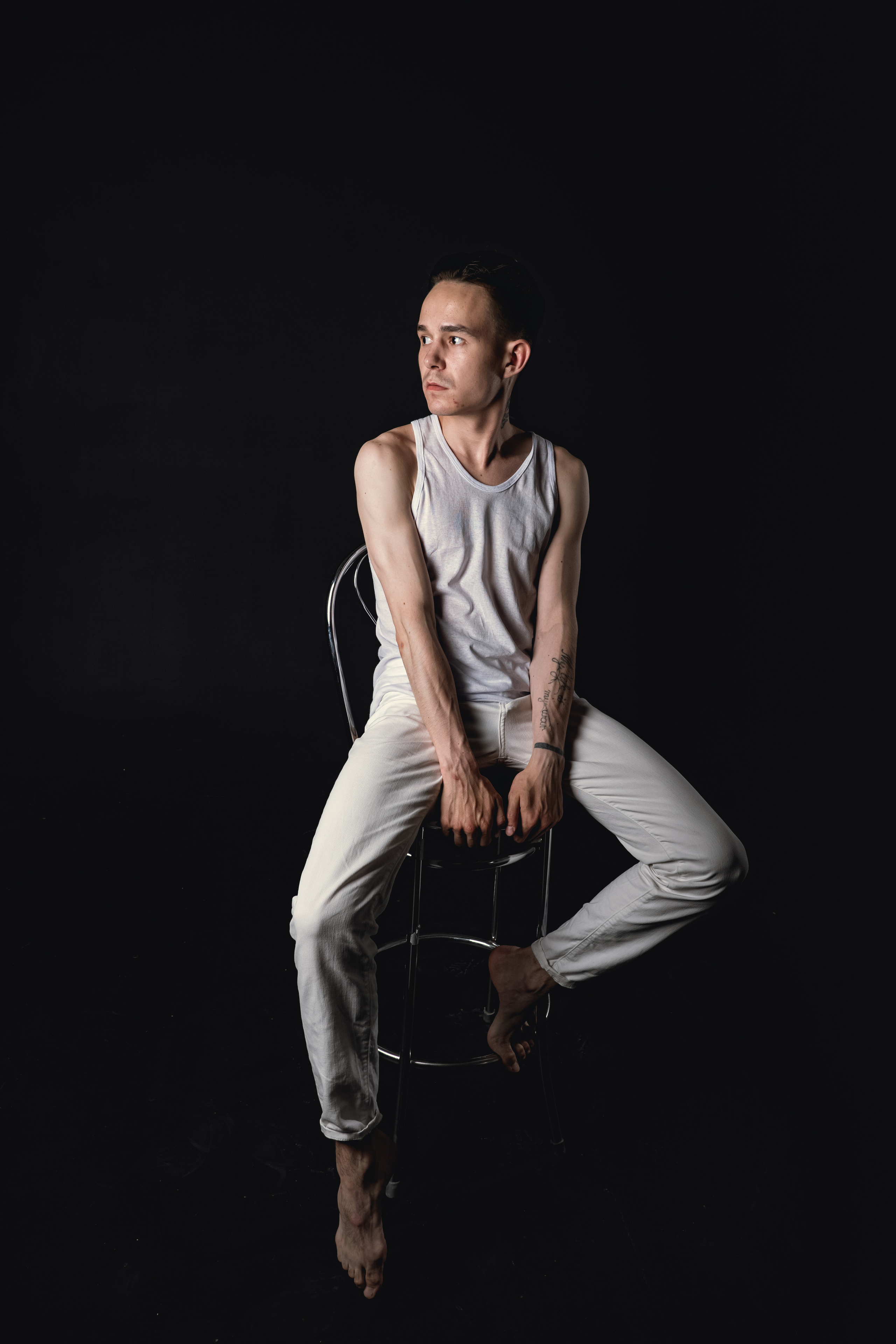 Егор. Контент съемка в черной циклораме. Фотосессия в Спб в студии, фотограф Панютина Марина