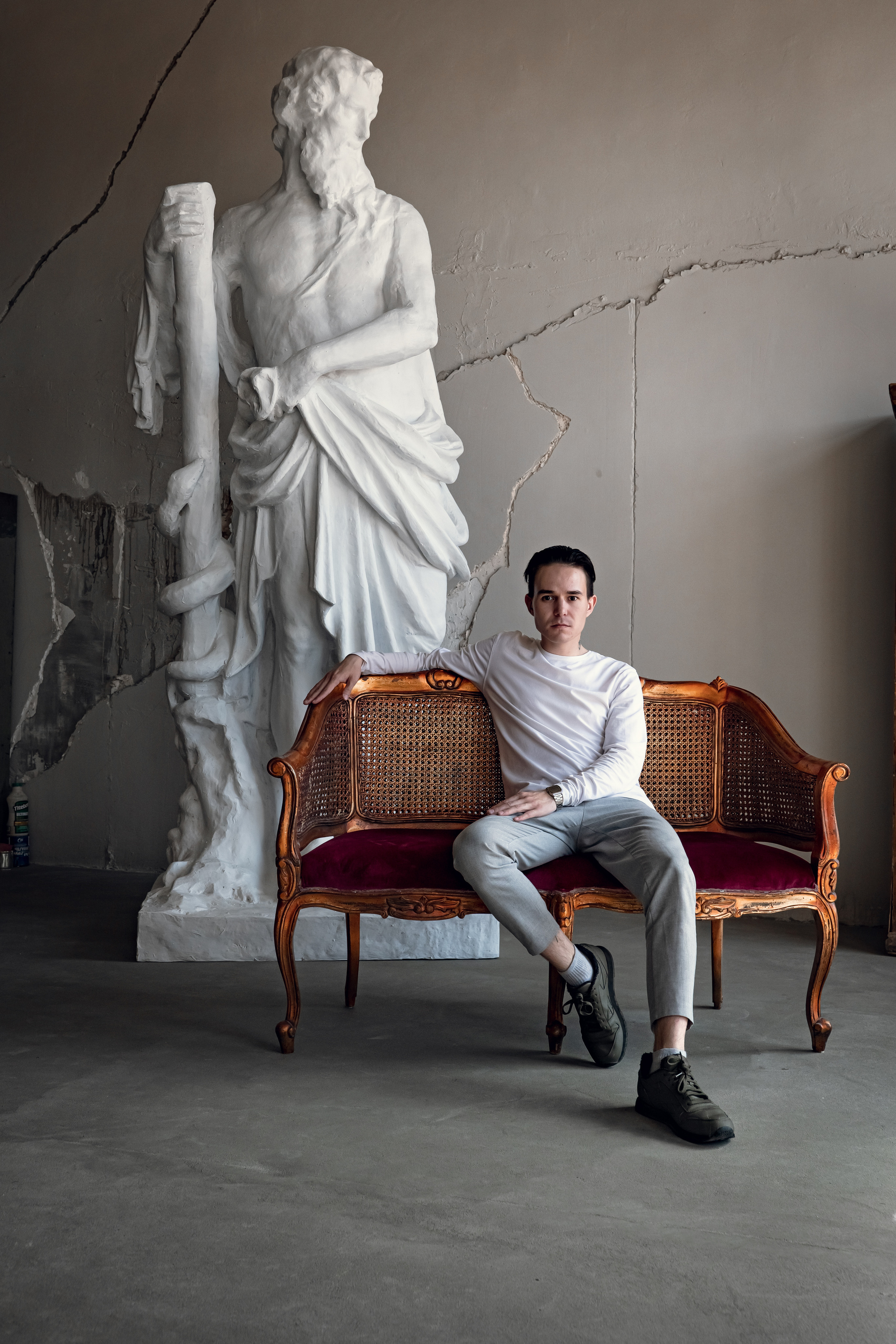 Егор. Фотостудия ЛОКАЦИЯ 223 — зал Песок. Фотосессия в Спб в студии, фотограф Панютина Марина