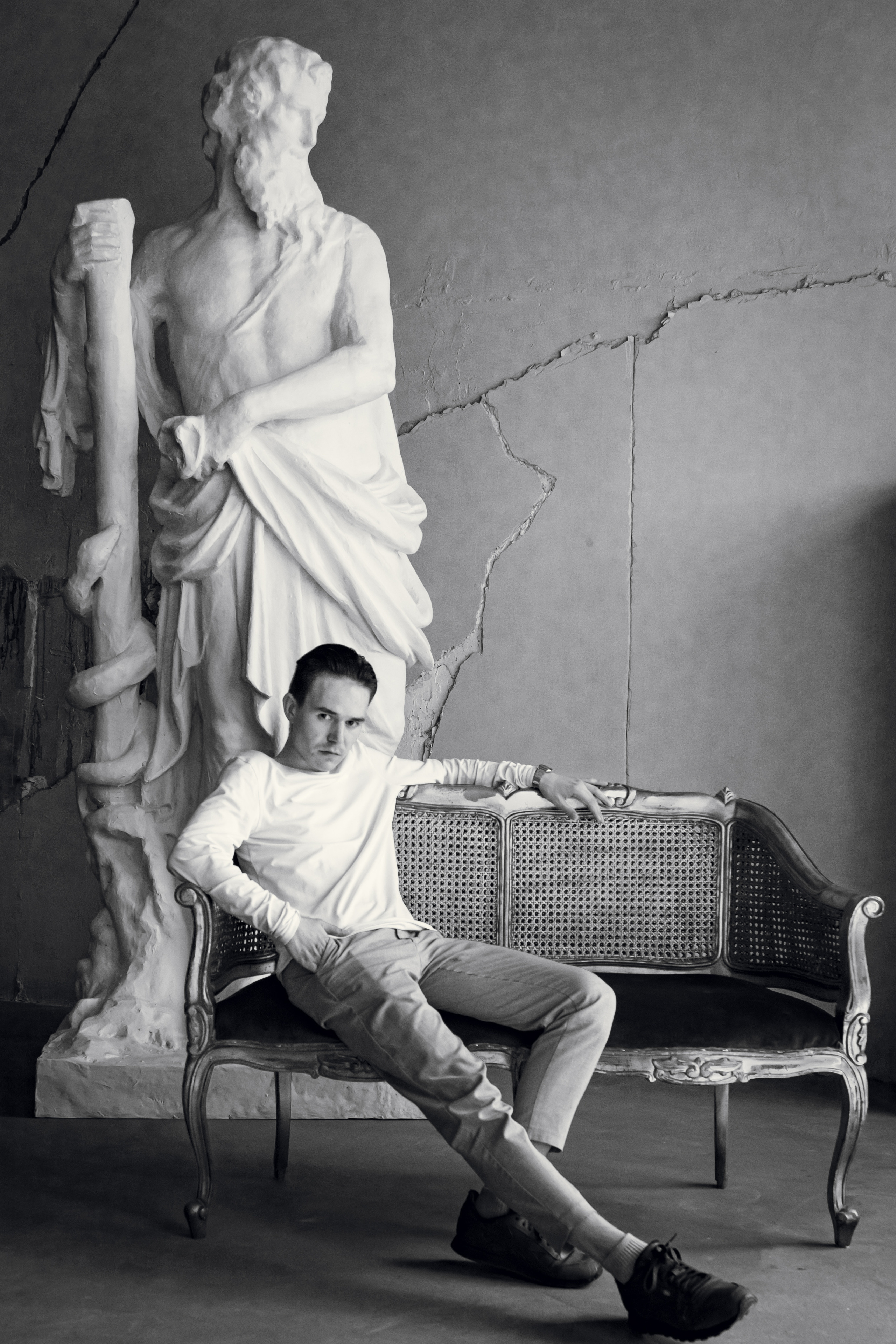 Егор. Фотостудия ЛОКАЦИЯ 223 — зал Песок. Фотосессия в Спб в студии, фотограф Панютина Марина